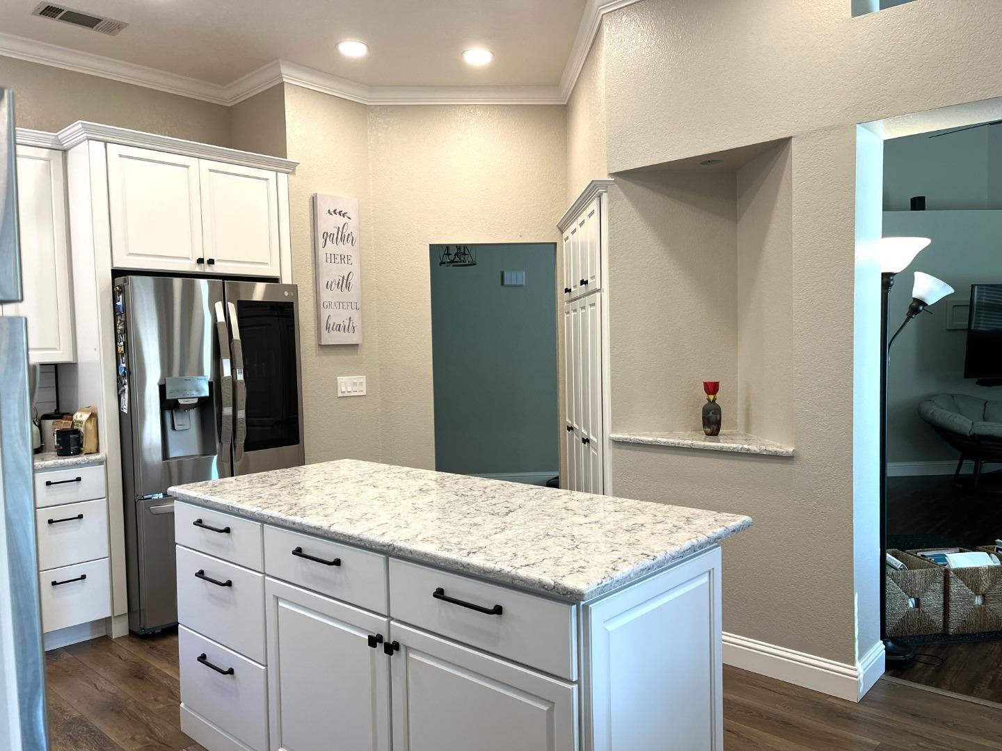 Detail Gallery Image 6 of 24 For 462 Chablis Way, Manteca,  CA 95337 - 3 Beds | 2 Baths