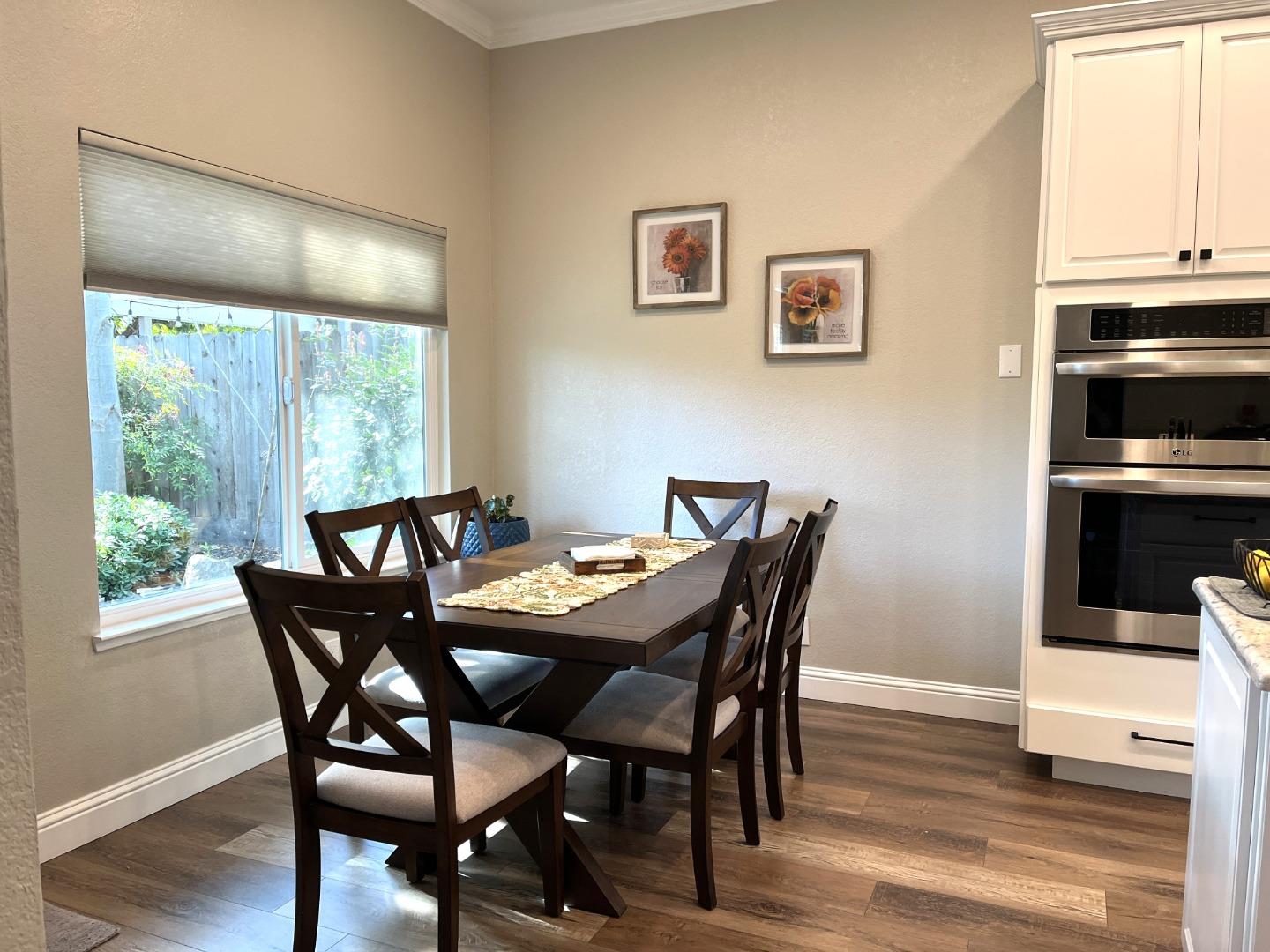 Detail Gallery Image 7 of 24 For 462 Chablis Way, Manteca,  CA 95337 - 3 Beds | 2 Baths