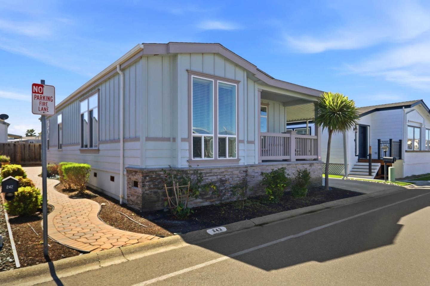 Detail Gallery Image 2 of 35 For 1225 Vienna Dr #243,  Sunnyvale,  CA 94089 - 3 Beds | 2 Baths