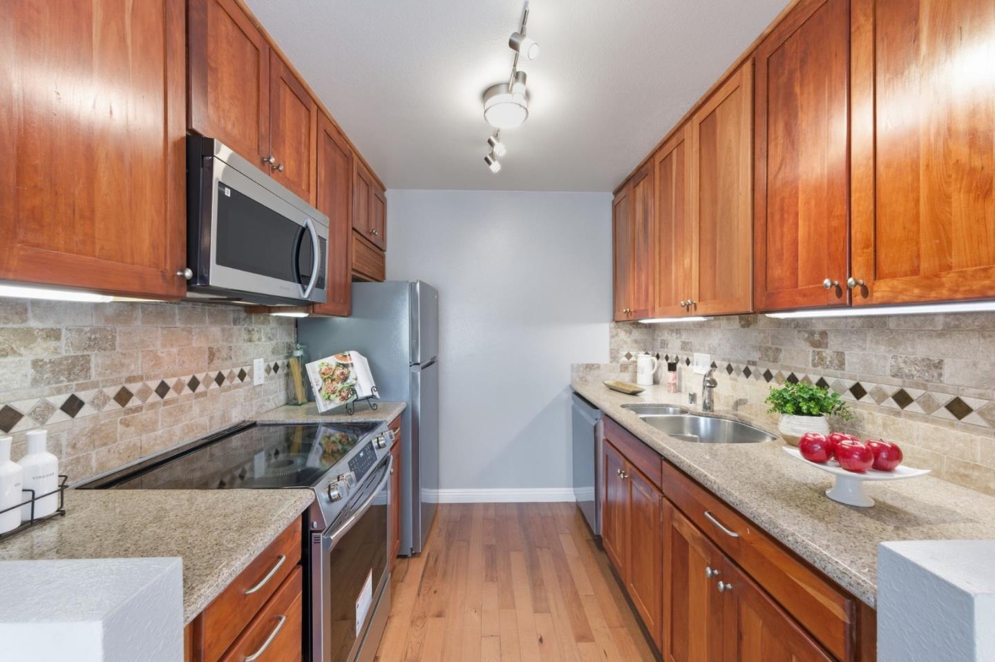 Detail Gallery Image 10 of 23 For 15 Mateo Ave #10,  Millbrae,  CA 94030 - 2 Beds | 2 Baths