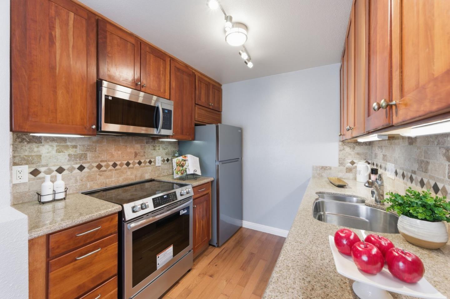 Detail Gallery Image 9 of 23 For 15 Mateo Ave #10,  Millbrae,  CA 94030 - 2 Beds | 2 Baths