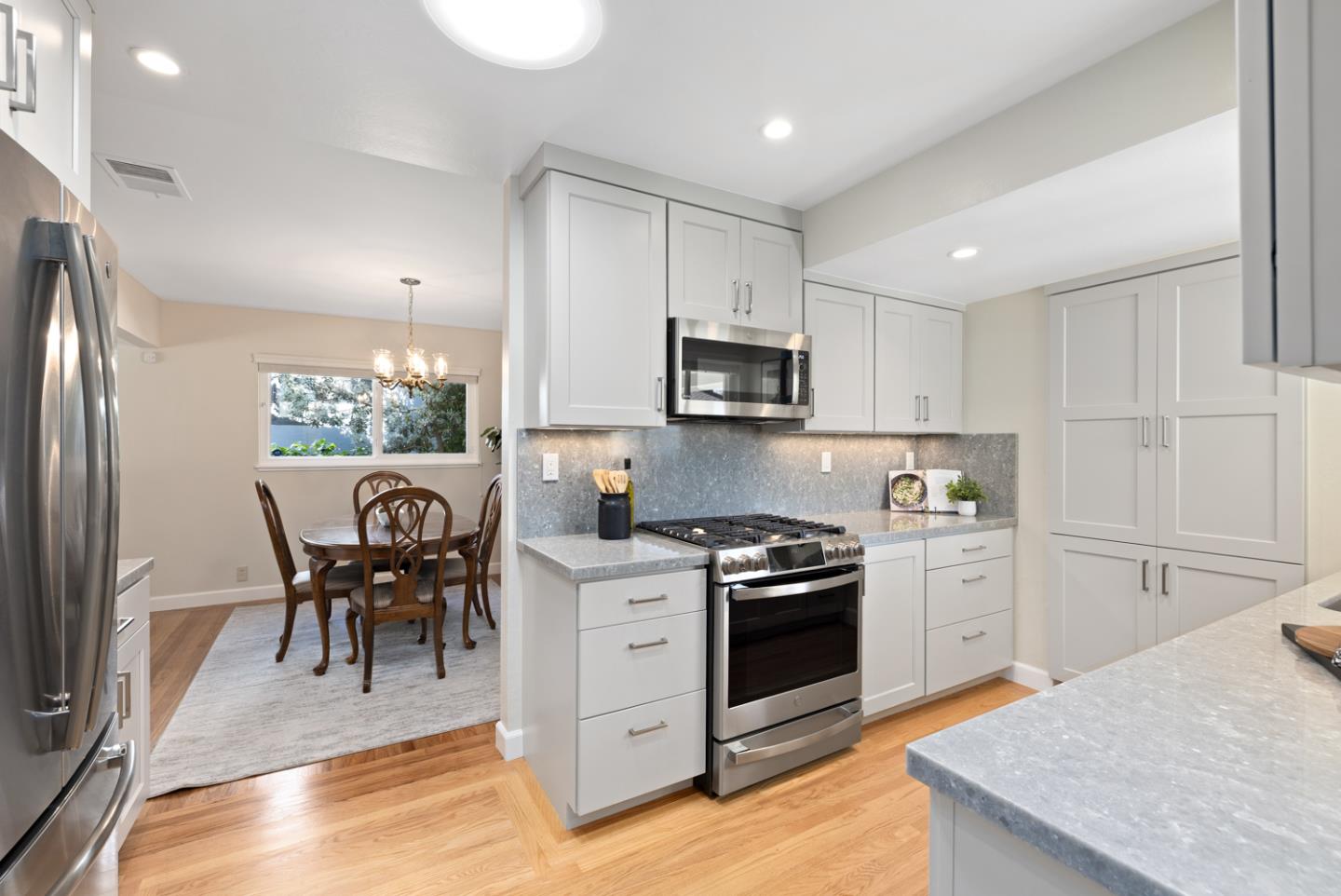 Detail Gallery Image 10 of 28 For 2560 Evergreen Dr, San Bruno,  CA 94066 - 3 Beds | 2 Baths