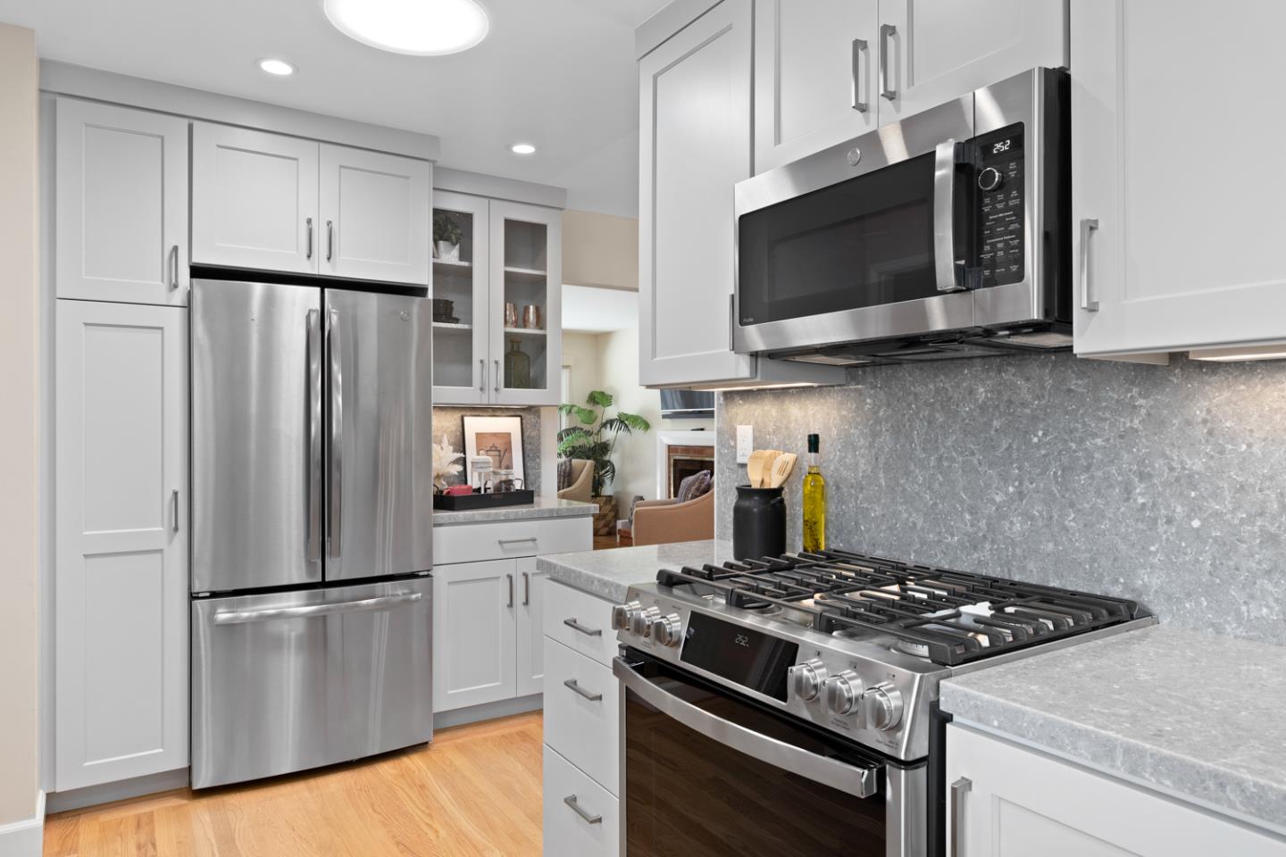 Detail Gallery Image 12 of 28 For 2560 Evergreen Dr, San Bruno,  CA 94066 - 3 Beds | 2 Baths