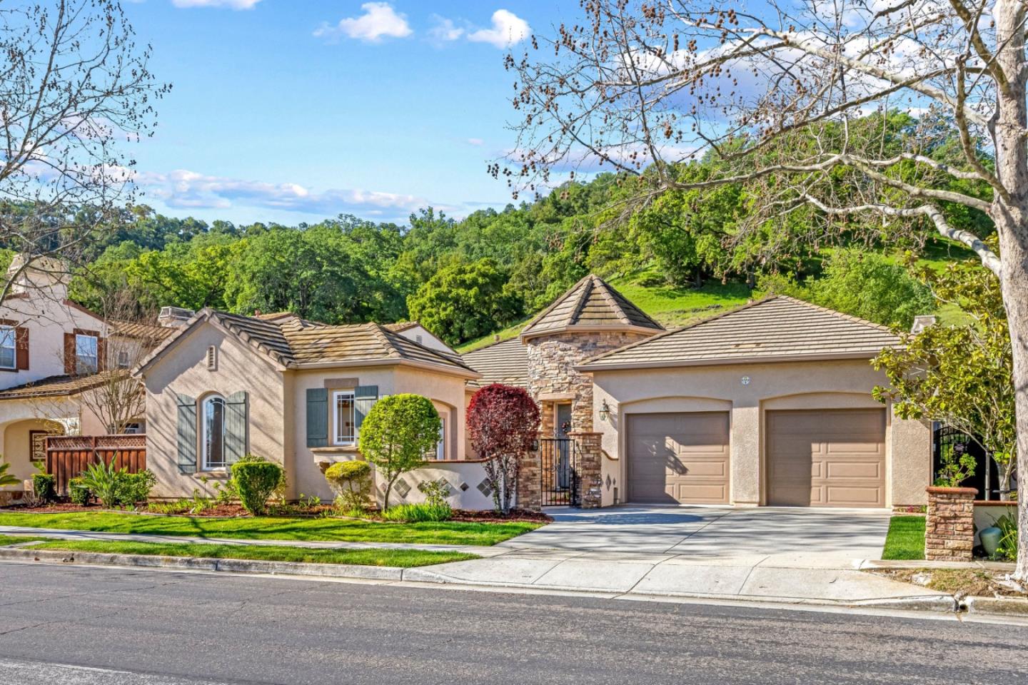 Detail Gallery Image 2 of 72 For 7071 Eagle Ridge Dr, Gilroy,  CA 95020 - 4 Beds | 2/1 Baths
