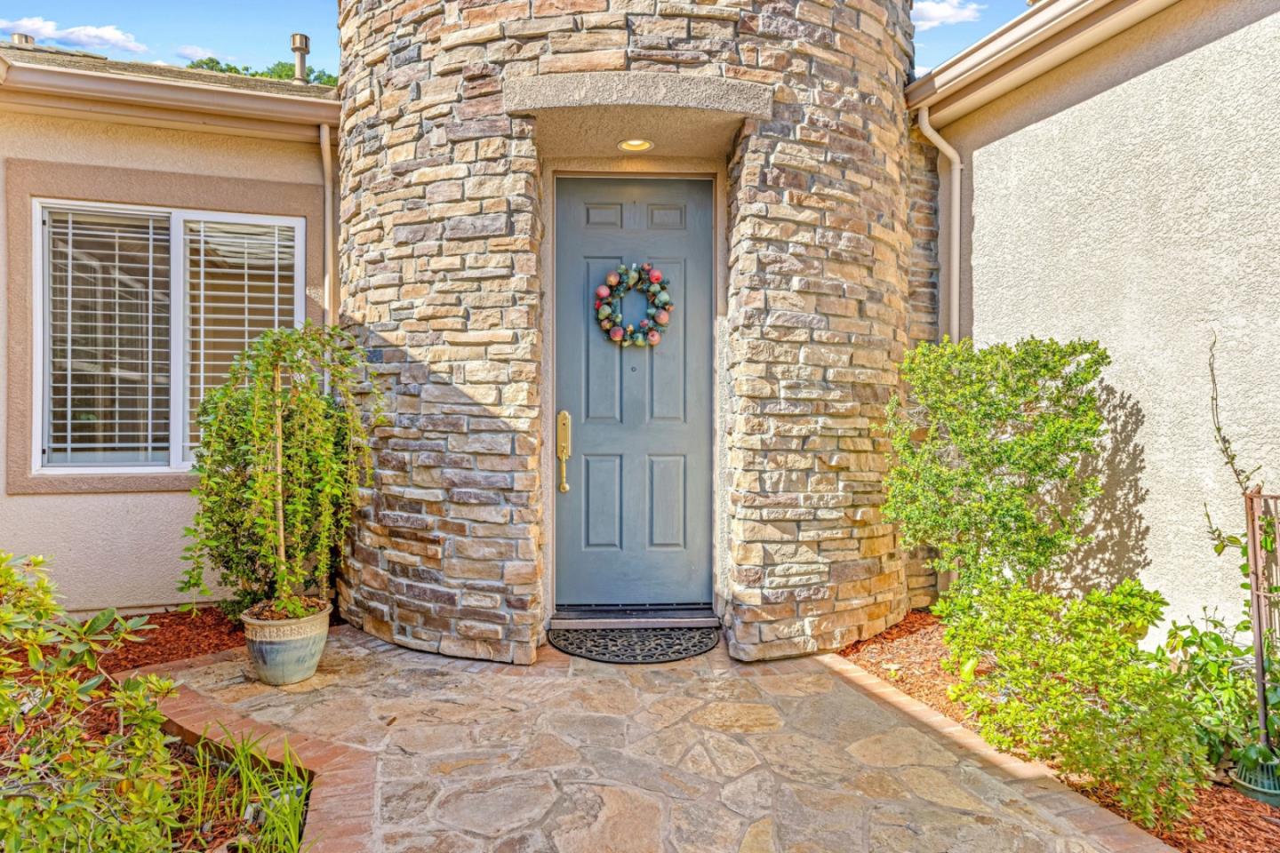 Detail Gallery Image 5 of 72 For 7071 Eagle Ridge Dr, Gilroy,  CA 95020 - 4 Beds | 2/1 Baths