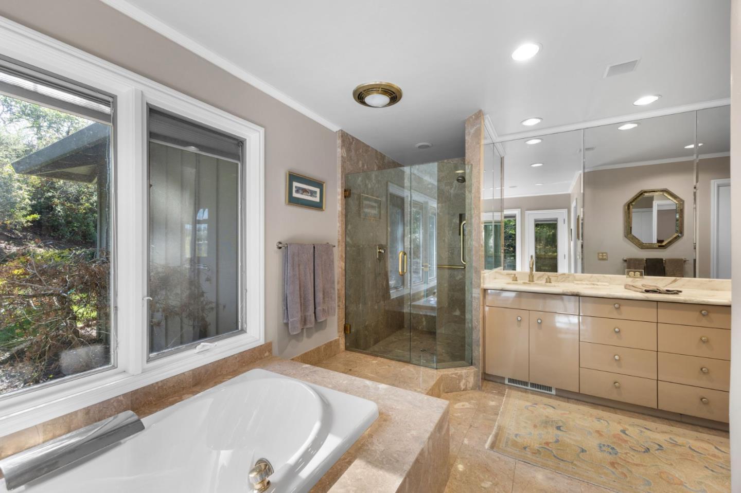 Detail Gallery Image 12 of 21 For 915 Link Rd, Hillsborough,  CA 94010 - 4 Beds | 3 Baths