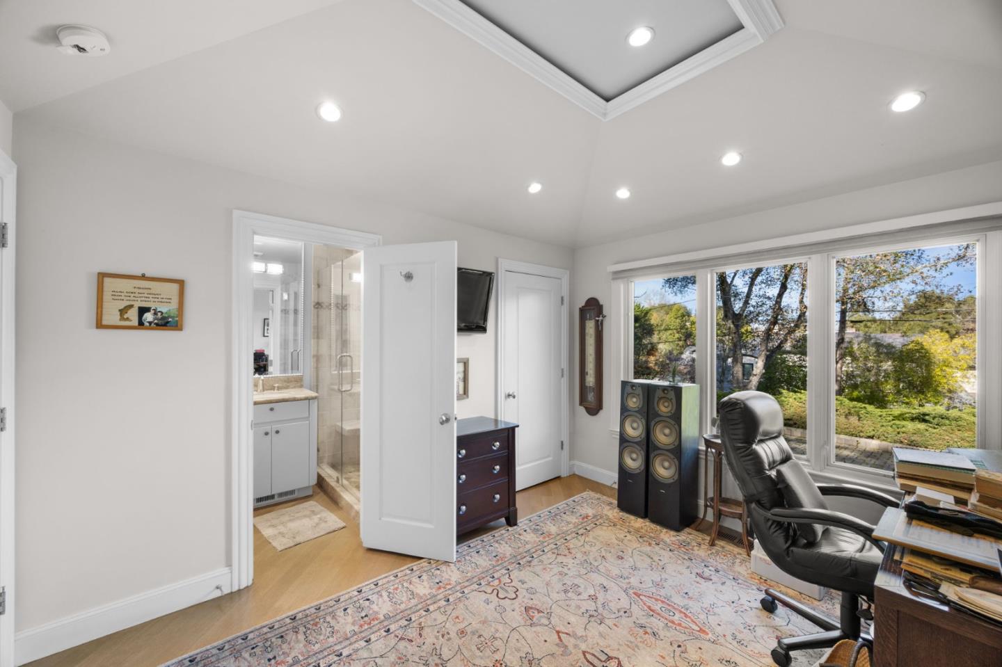 Detail Gallery Image 16 of 21 For 915 Link Rd, Hillsborough,  CA 94010 - 4 Beds | 3 Baths