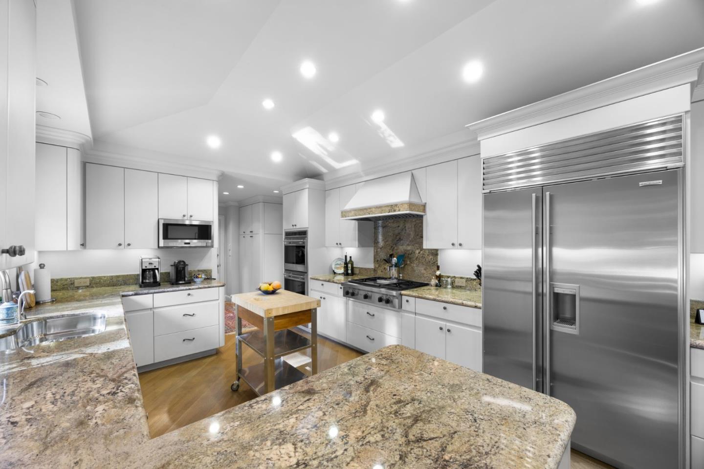 Detail Gallery Image 7 of 21 For 915 Link Rd, Hillsborough,  CA 94010 - 4 Beds | 3 Baths