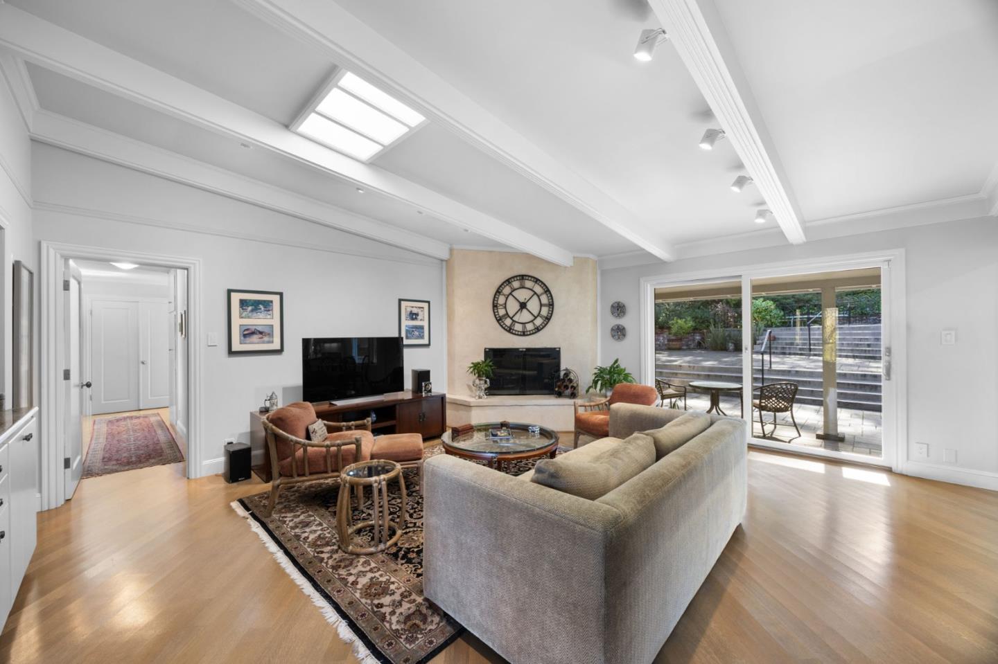 Detail Gallery Image 8 of 21 For 915 Link Rd, Hillsborough,  CA 94010 - 4 Beds | 3 Baths