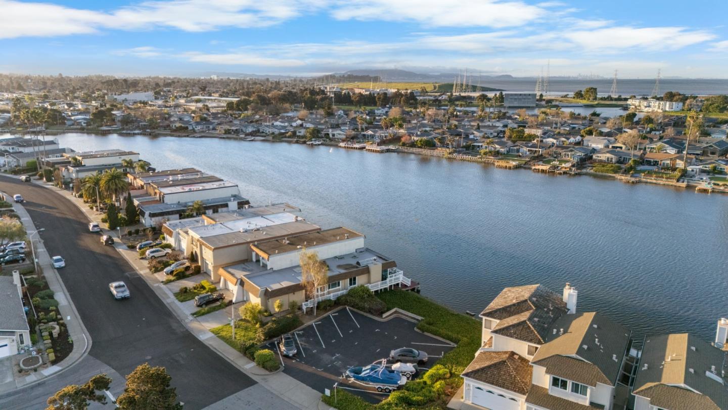 Detail Gallery Image 22 of 24 For 1457 Shoal Dr, San Mateo,  CA 94404 - 2 Beds | 2 Baths