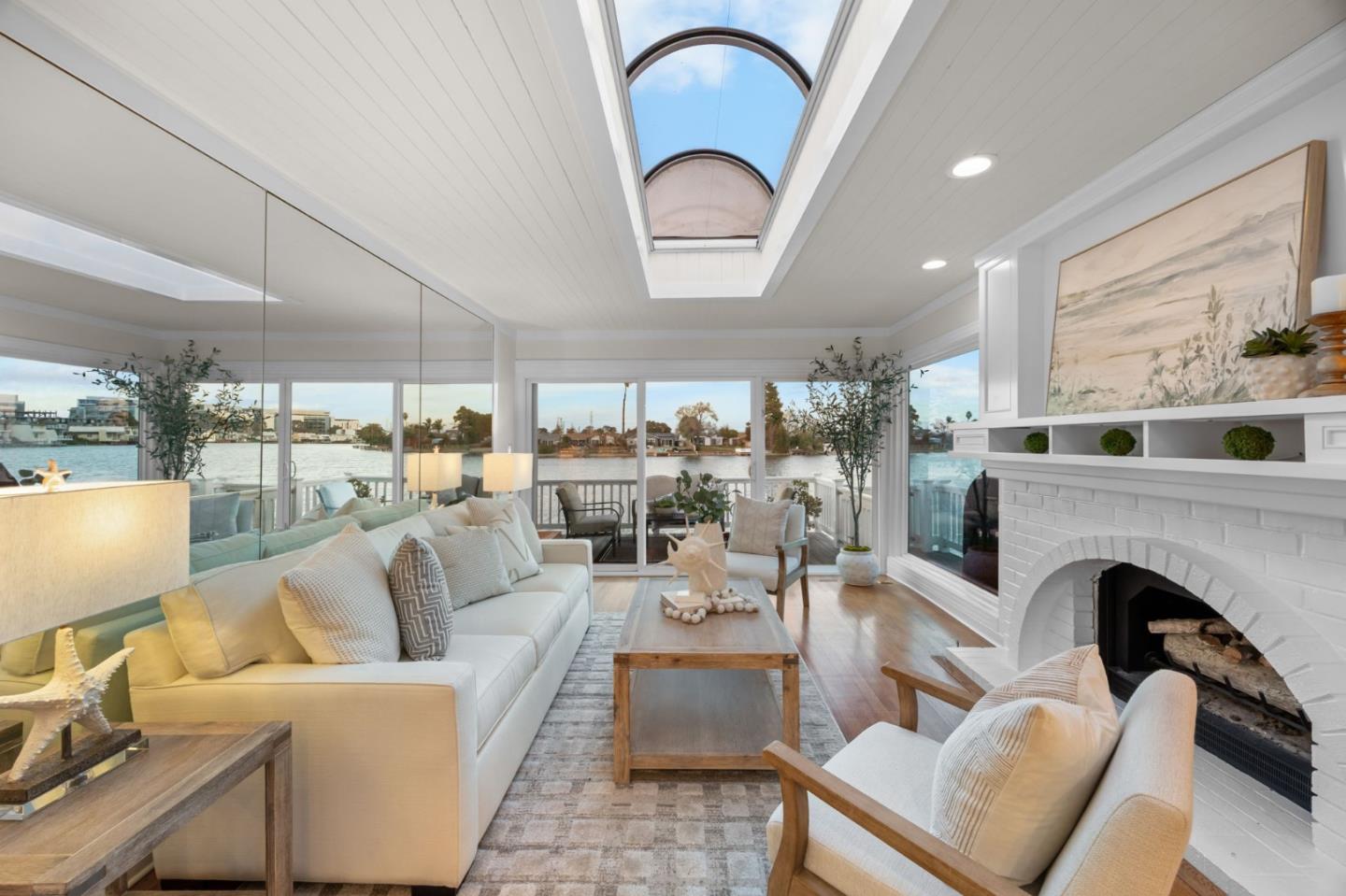 Detail Gallery Image 3 of 24 For 1457 Shoal Dr, San Mateo,  CA 94404 - 2 Beds | 2 Baths