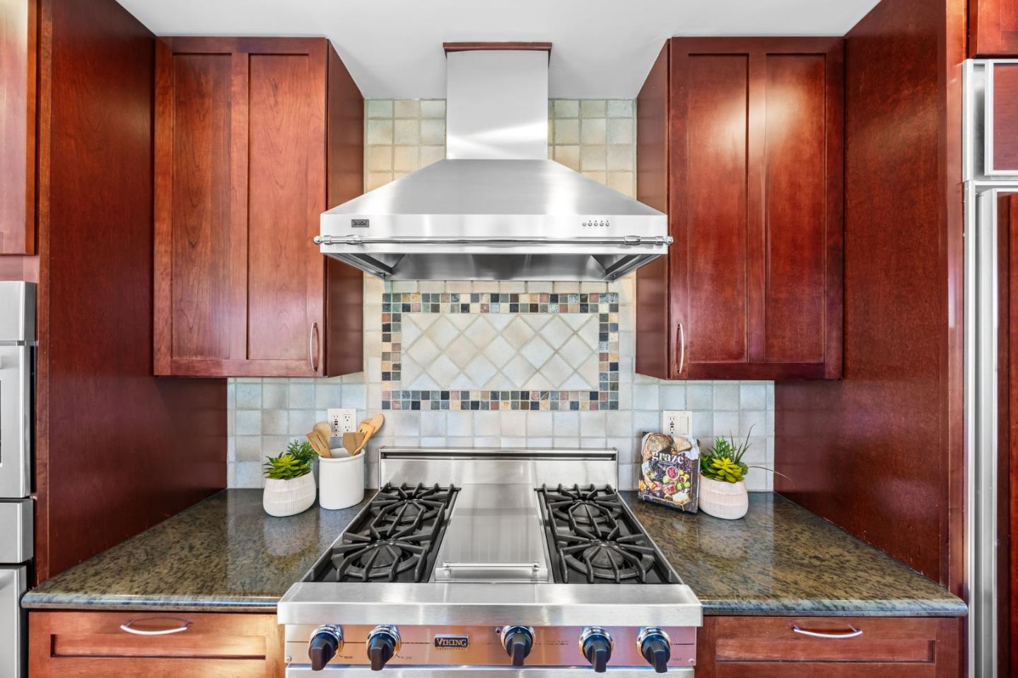 Detail Gallery Image 7 of 24 For 1457 Shoal Dr, San Mateo,  CA 94404 - 2 Beds | 2 Baths