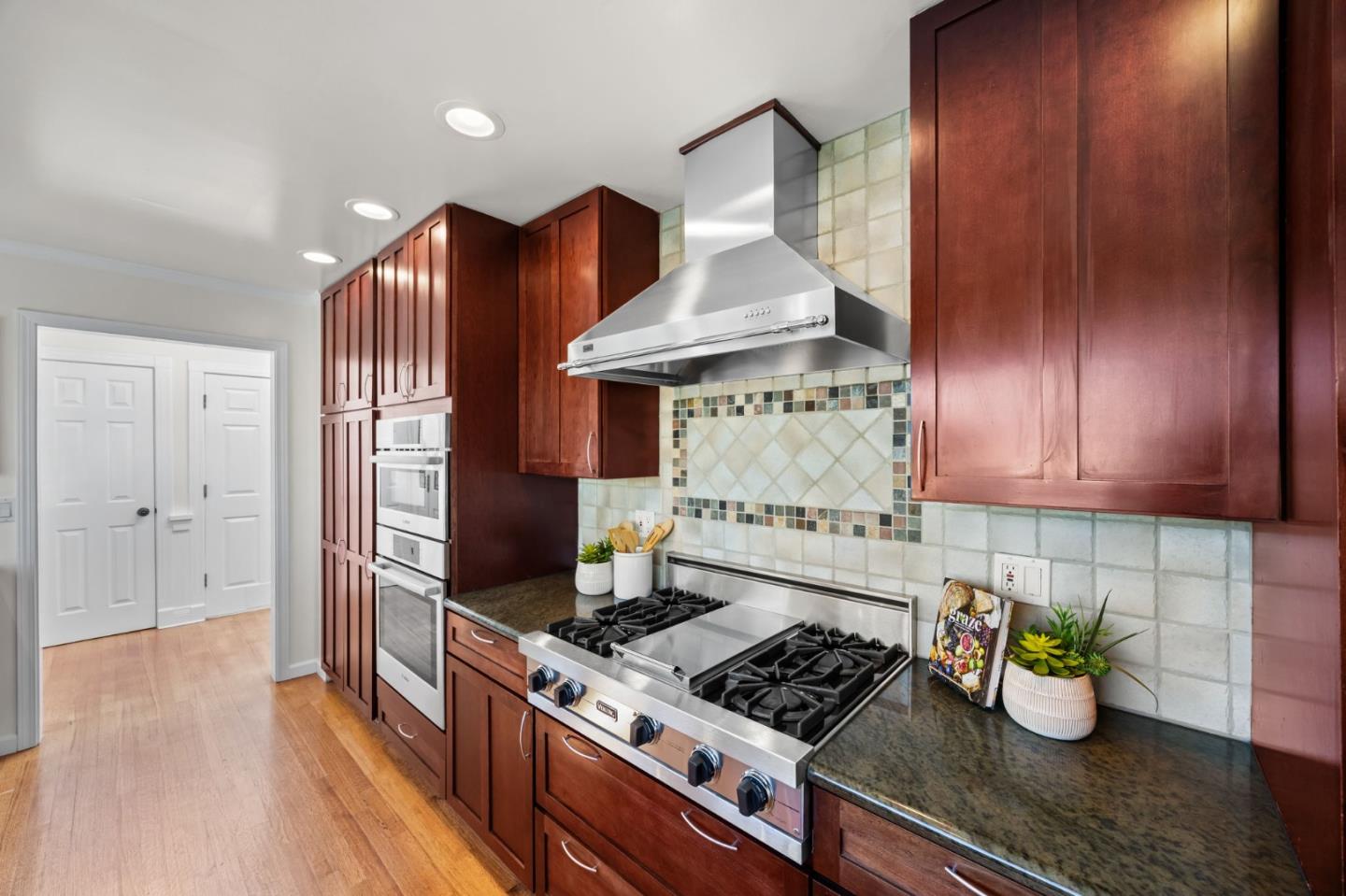 Detail Gallery Image 9 of 24 For 1457 Shoal Dr, San Mateo,  CA 94404 - 2 Beds | 2 Baths