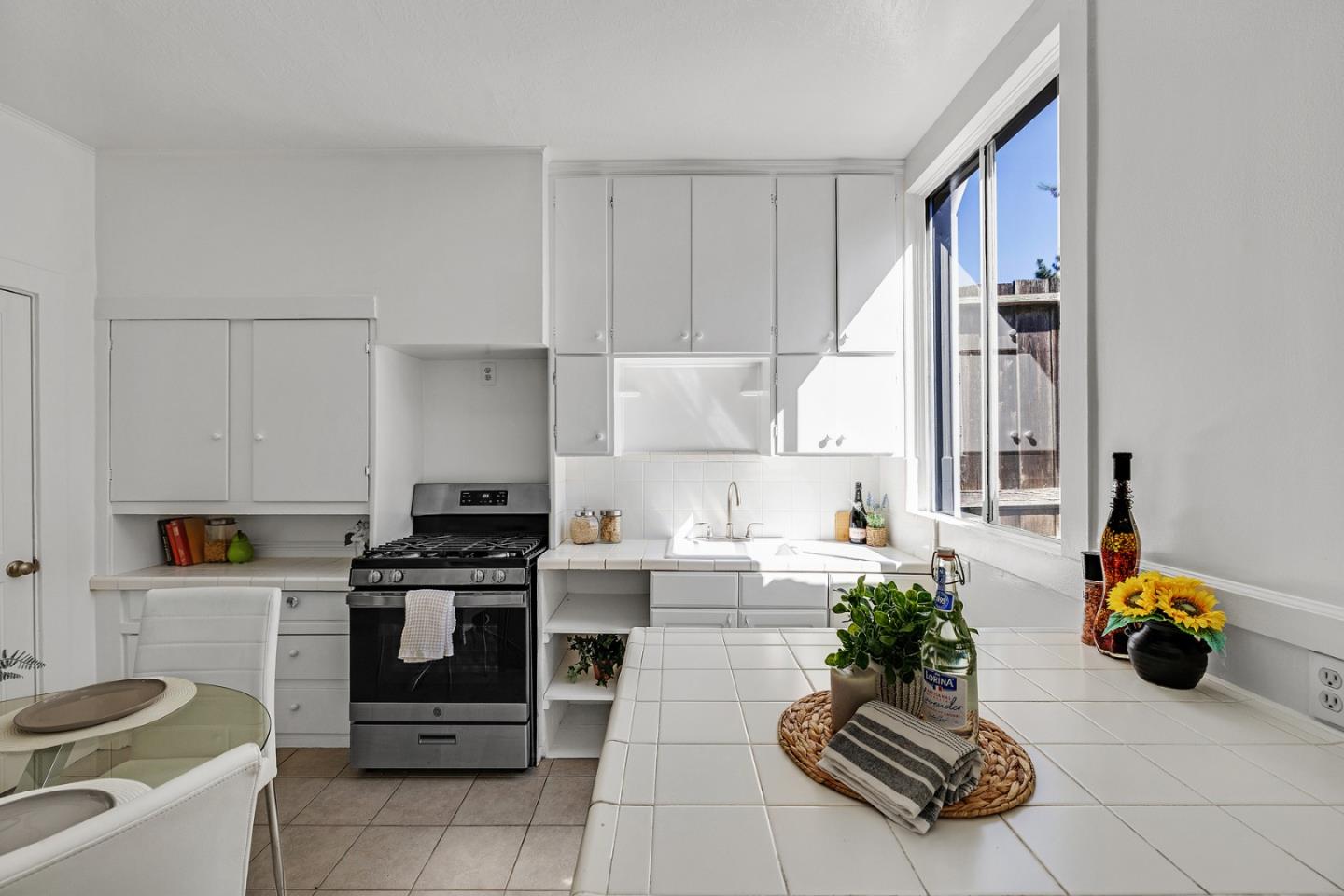 Detail Gallery Image 8 of 23 For 569 Winchester St, Daly City,  CA 94014 - 3 Beds | 1 Baths