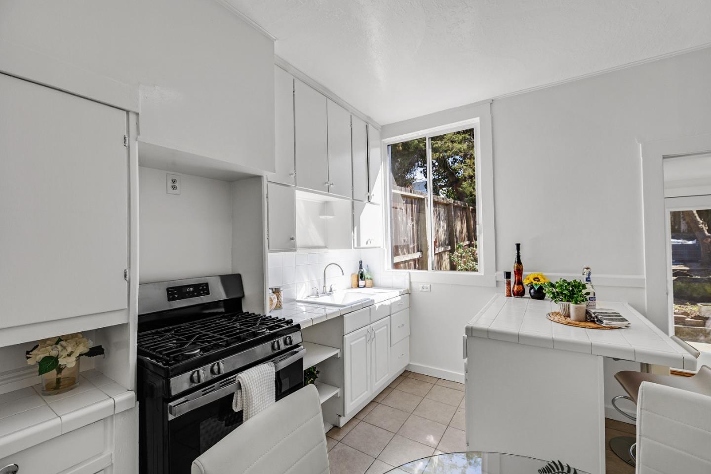 Detail Gallery Image 9 of 23 For 569 Winchester St, Daly City,  CA 94014 - 3 Beds | 1 Baths