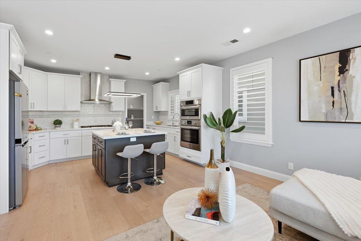 Detail Gallery Image 6 of 27 For 1325 Araujo Street, San Jose,  CA 95131 - 4 Beds | 4 Baths