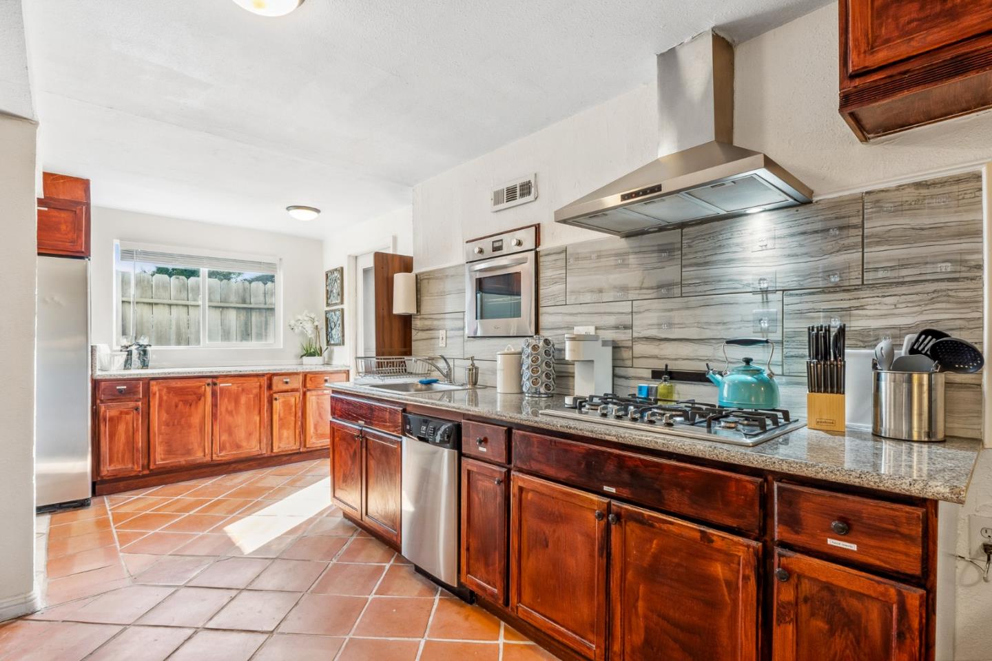 Detail Gallery Image 12 of 59 For 2443-2445 24th Ave, Oakland,  CA 94601 - – Beds | – Baths