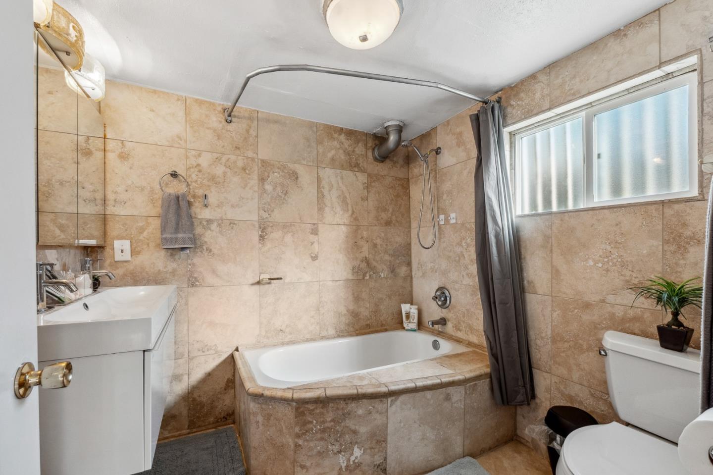 Detail Gallery Image 14 of 59 For 2443-2445 24th Ave, Oakland,  CA 94601 - – Beds | – Baths