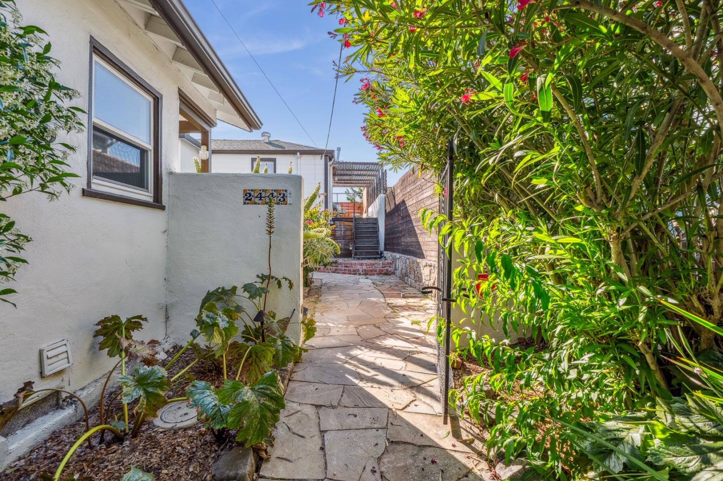 Detail Gallery Image 19 of 59 For 2443-2445 24th Ave, Oakland,  CA 94601 - – Beds | – Baths