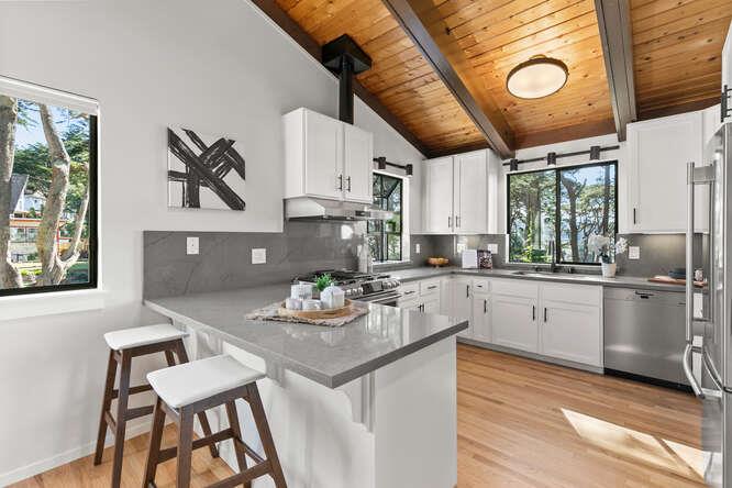 Detail Gallery Image 12 of 42 For 235 Beverly Pl, Pacifica,  CA 94044 - 3 Beds | 2 Baths