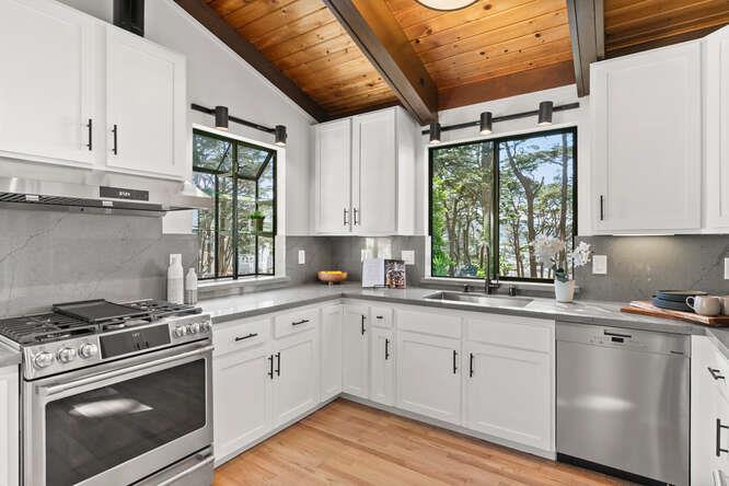 Detail Gallery Image 16 of 42 For 235 Beverly Pl, Pacifica,  CA 94044 - 3 Beds | 2 Baths