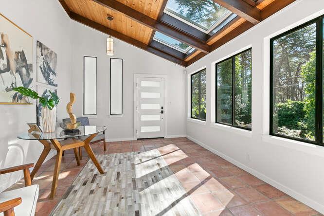 Detail Gallery Image 3 of 42 For 235 Beverly Pl, Pacifica,  CA 94044 - 3 Beds | 2 Baths