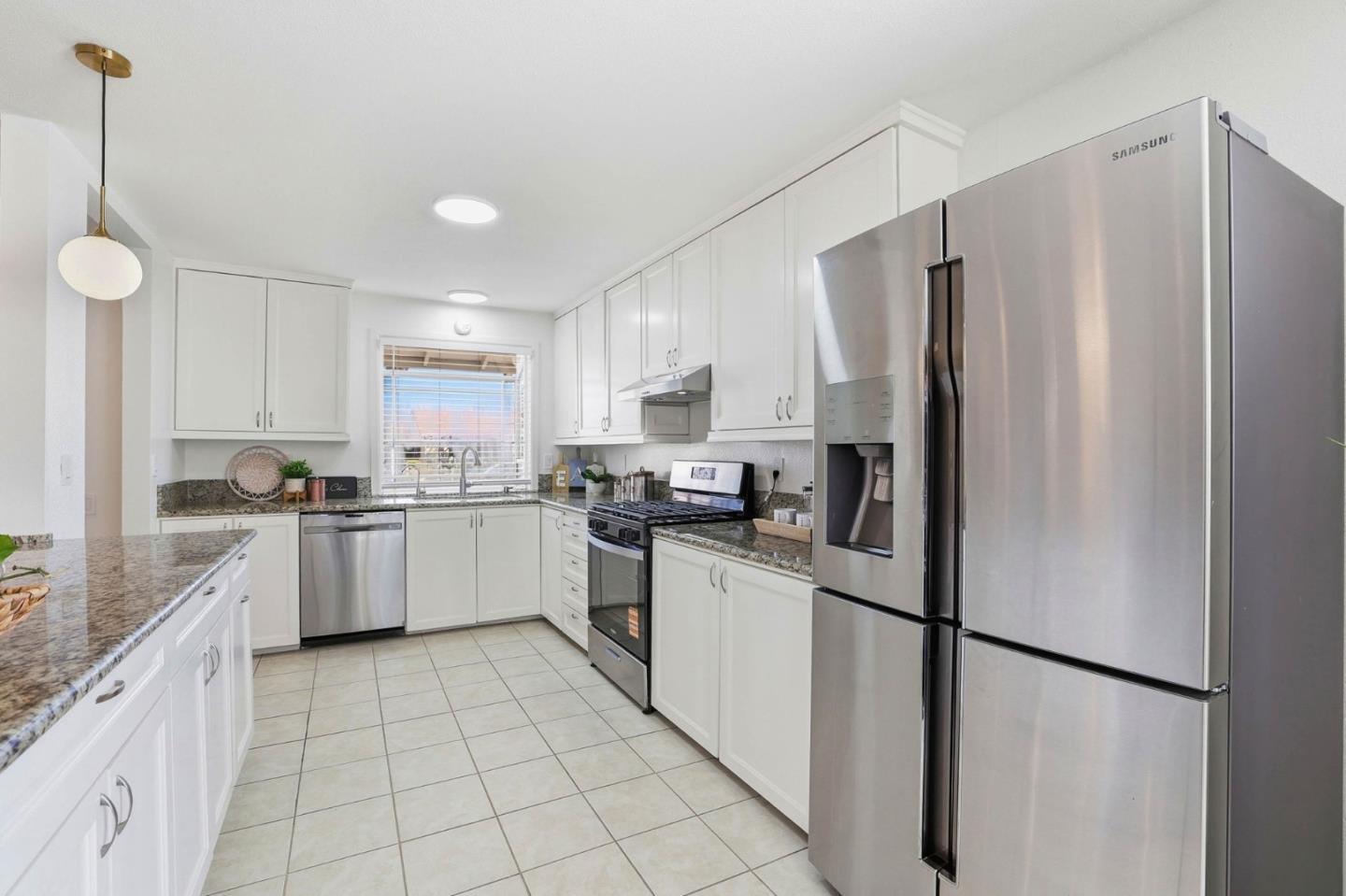 Detail Gallery Image 12 of 44 For 536 Glenburry Way, San Jose,  CA 95123 - 3 Beds | 2 Baths