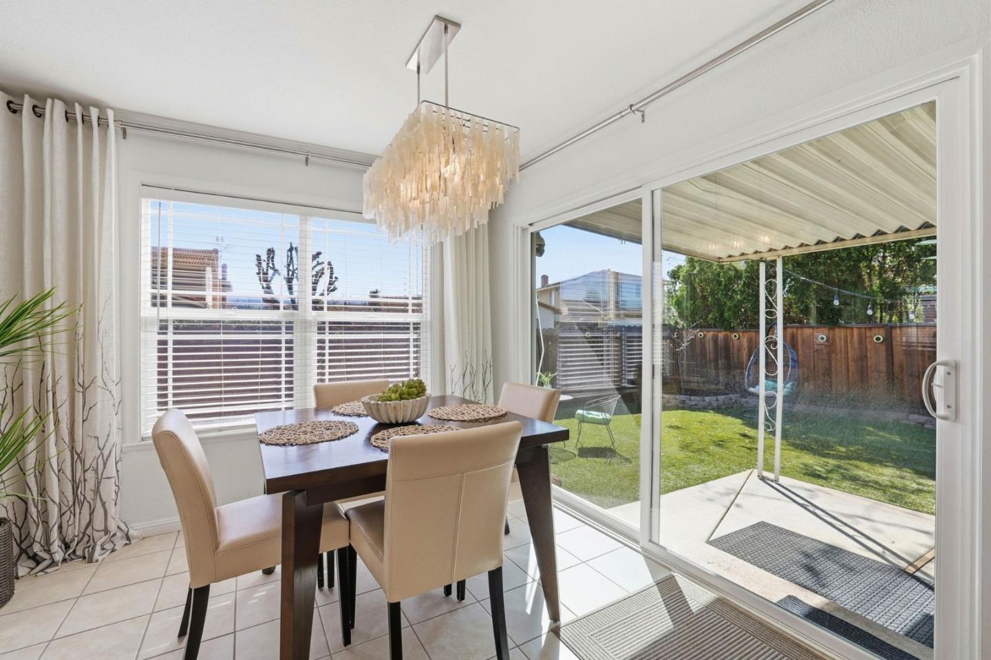 Detail Gallery Image 18 of 44 For 536 Glenburry Way, San Jose,  CA 95123 - 3 Beds | 2 Baths