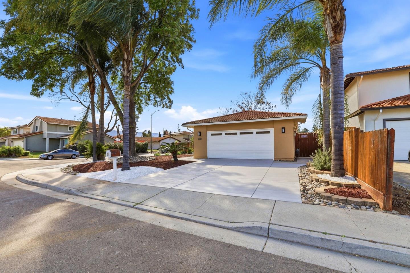 Detail Gallery Image 5 of 44 For 536 Glenburry Way, San Jose,  CA 95123 - 3 Beds | 2 Baths