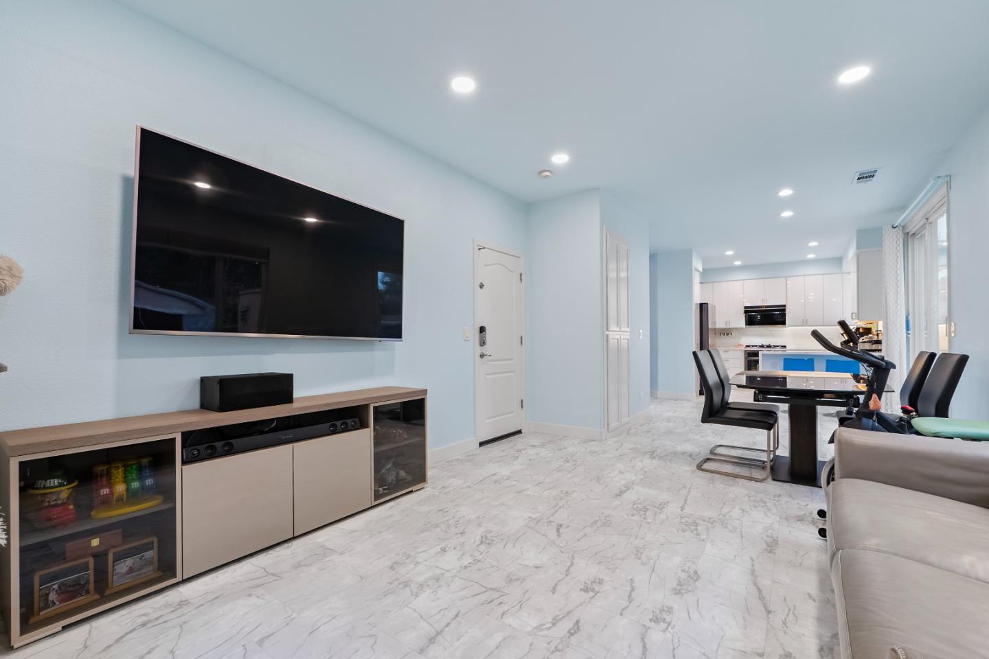 Detail Gallery Image 10 of 28 For 708 Raineer Ct, San Leandro,  CA 94577 - 3 Beds | 2/1 Baths