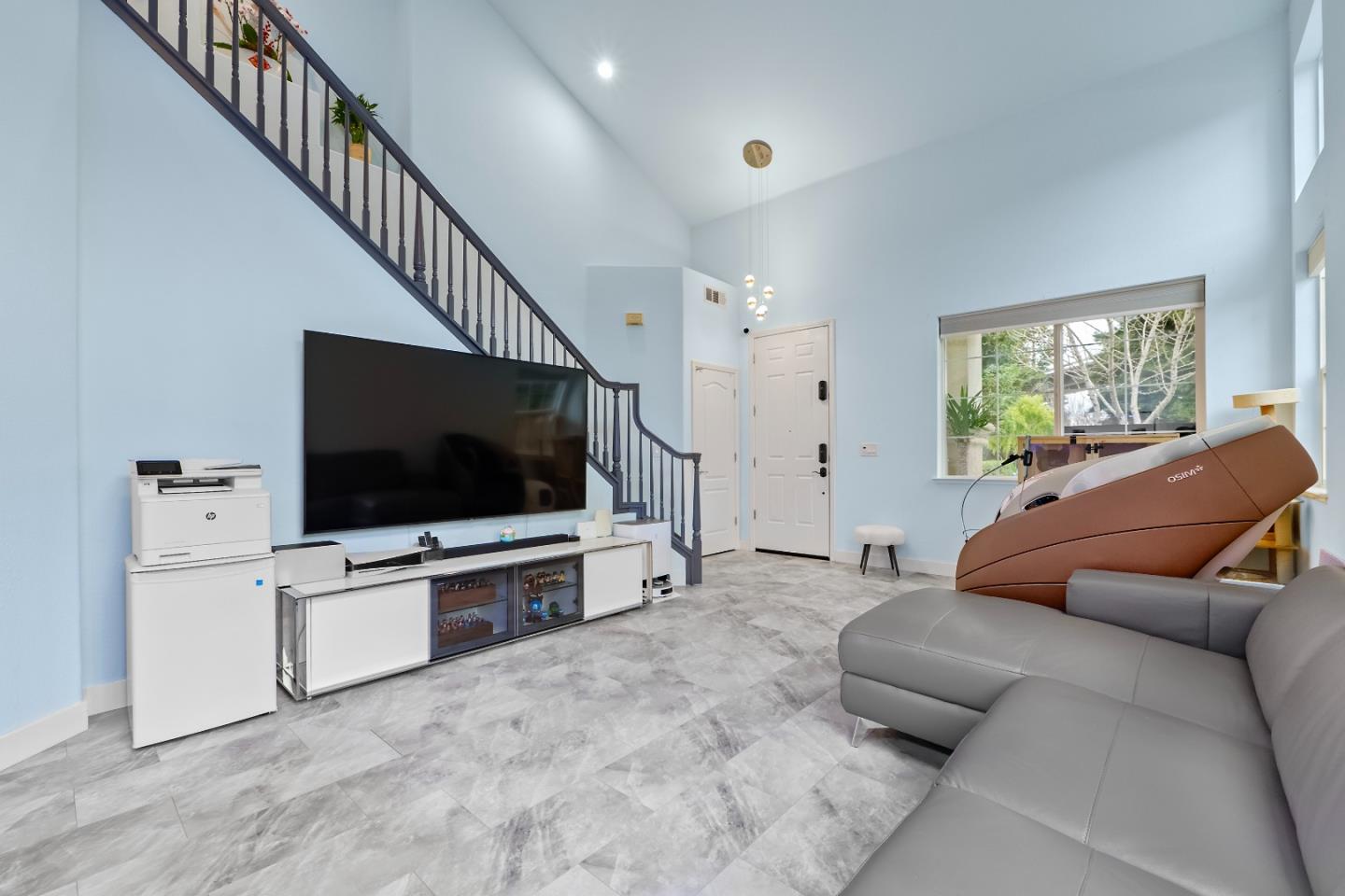 Detail Gallery Image 3 of 28 For 708 Raineer Ct, San Leandro,  CA 94577 - 3 Beds | 2/1 Baths