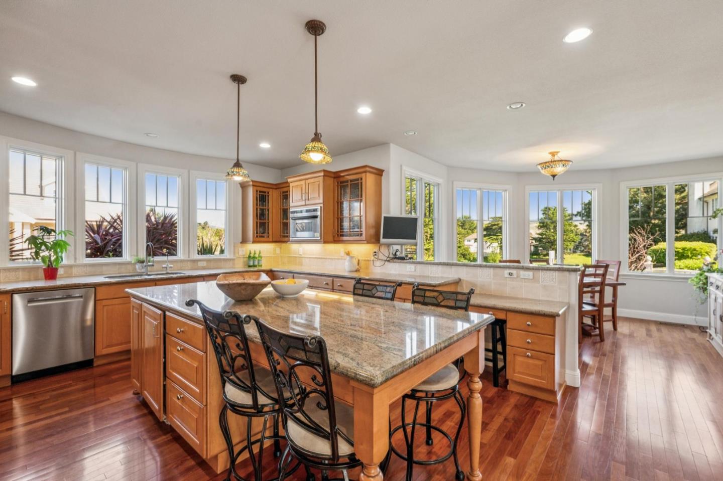 Detail Gallery Image 20 of 57 For 66 Spyglass Ct, Half Moon Bay,  CA 94019 - 6 Beds | 4 Baths