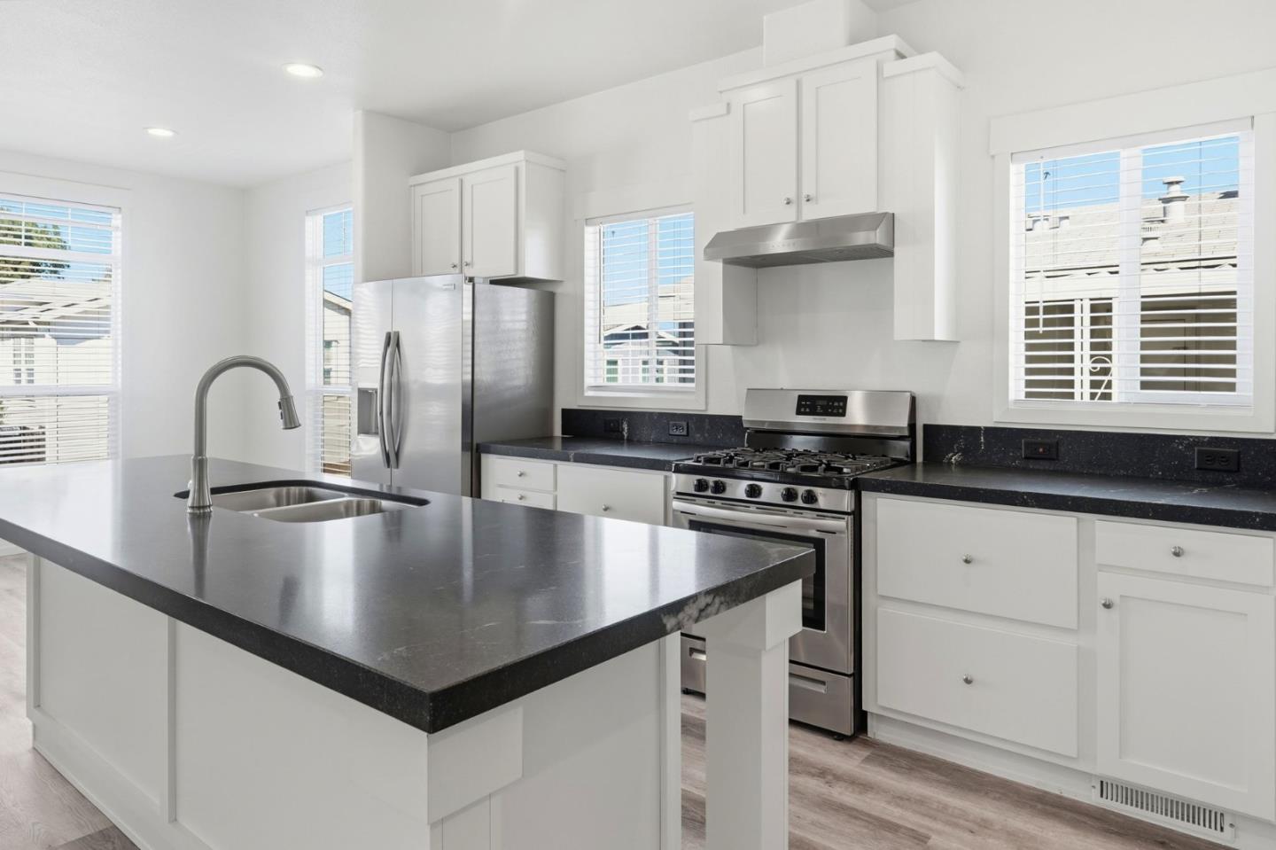 Detail Gallery Image 10 of 35 For 500 W 10th St #140,  Gilroy,  CA 95020 - 3 Beds | 2 Baths