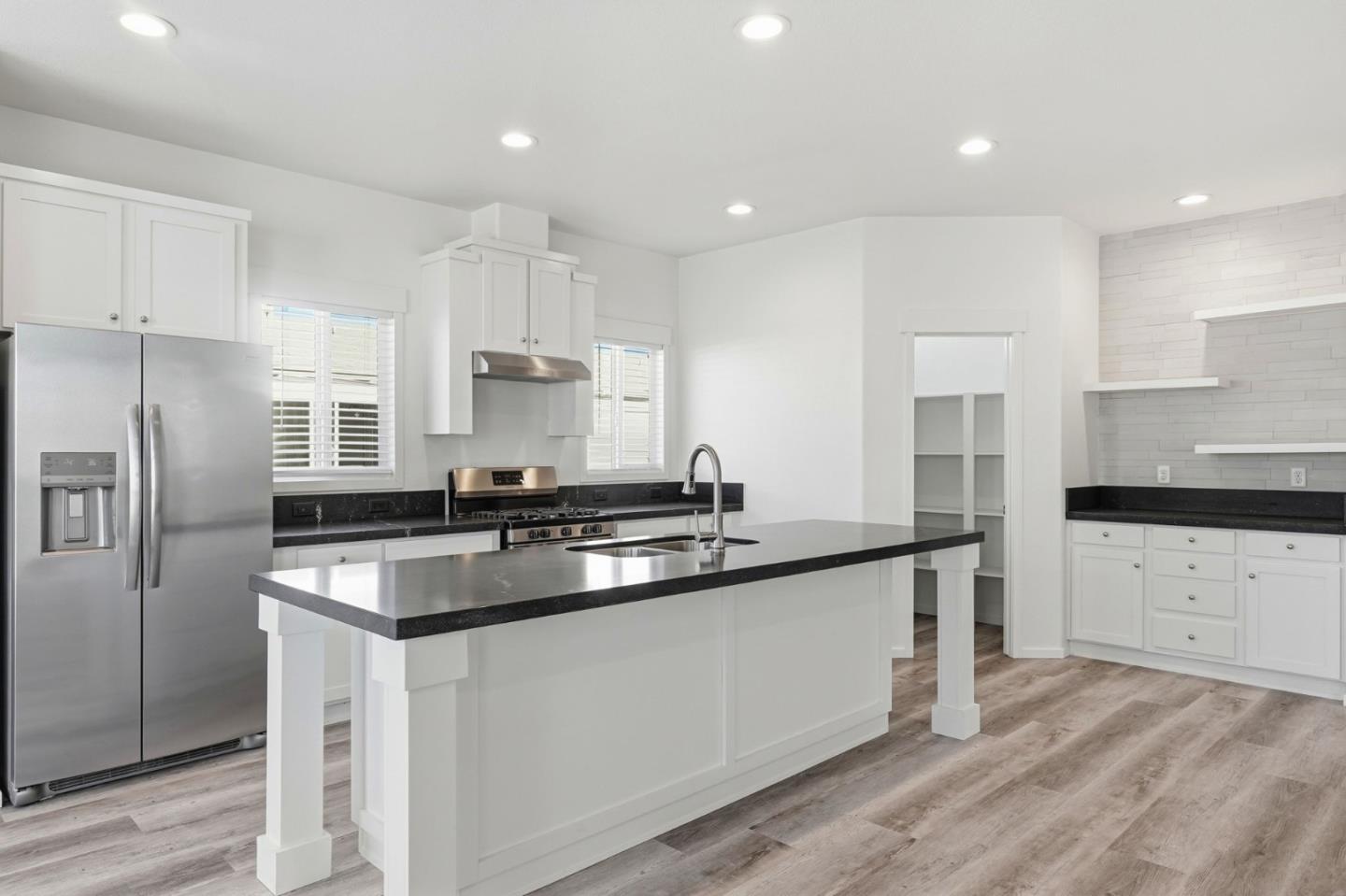 Detail Gallery Image 12 of 35 For 500 W 10th St #140,  Gilroy,  CA 95020 - 3 Beds | 2 Baths