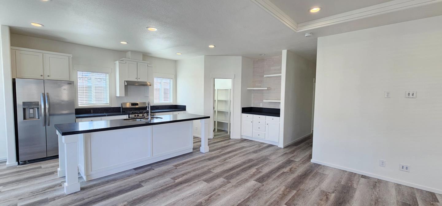 Detail Gallery Image 3 of 7 For 500 W 10th St #140,  Gilroy,  CA 95020 - 3 Beds | 2 Baths