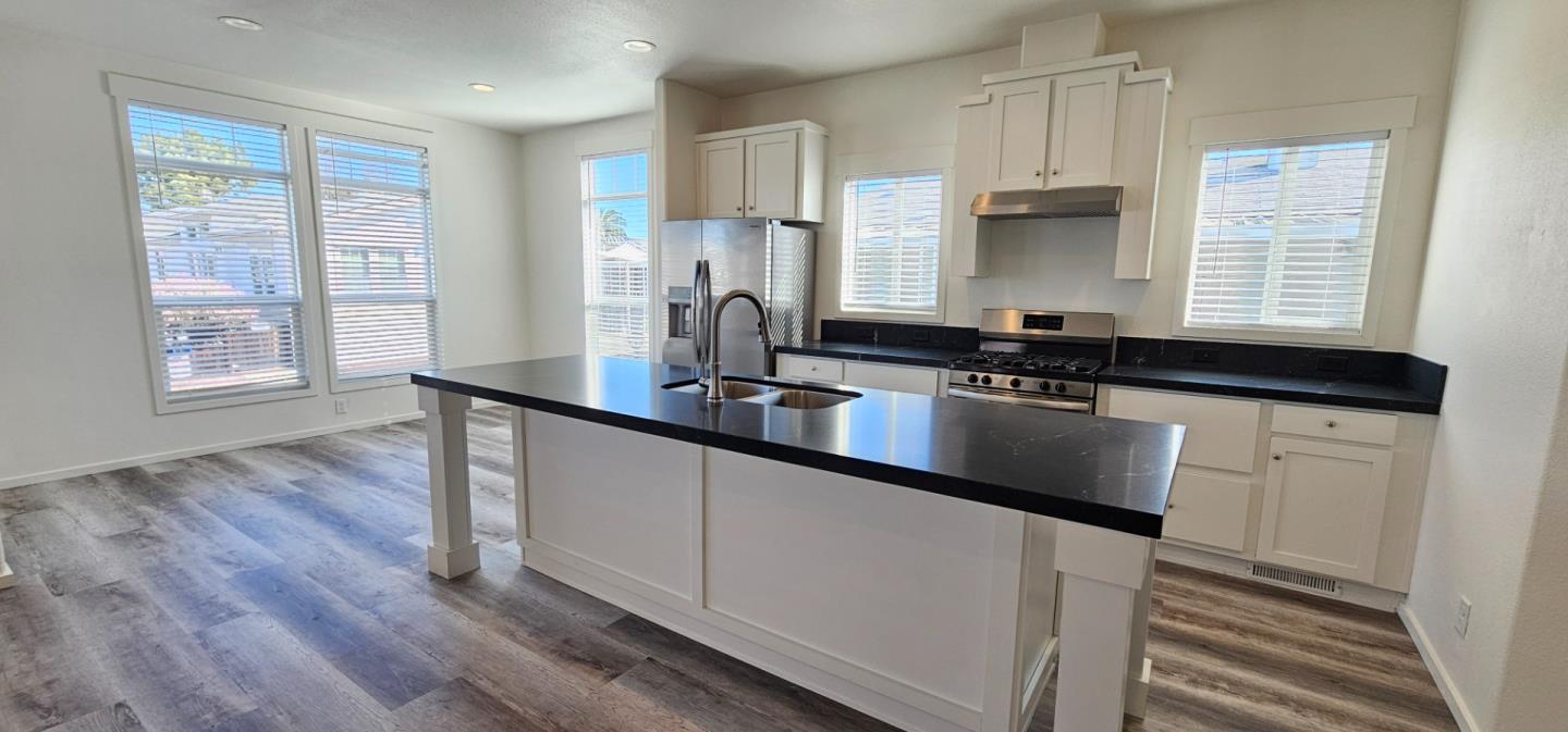 Detail Gallery Image 4 of 7 For 500 W 10th St #140,  Gilroy,  CA 95020 - 3 Beds | 2 Baths