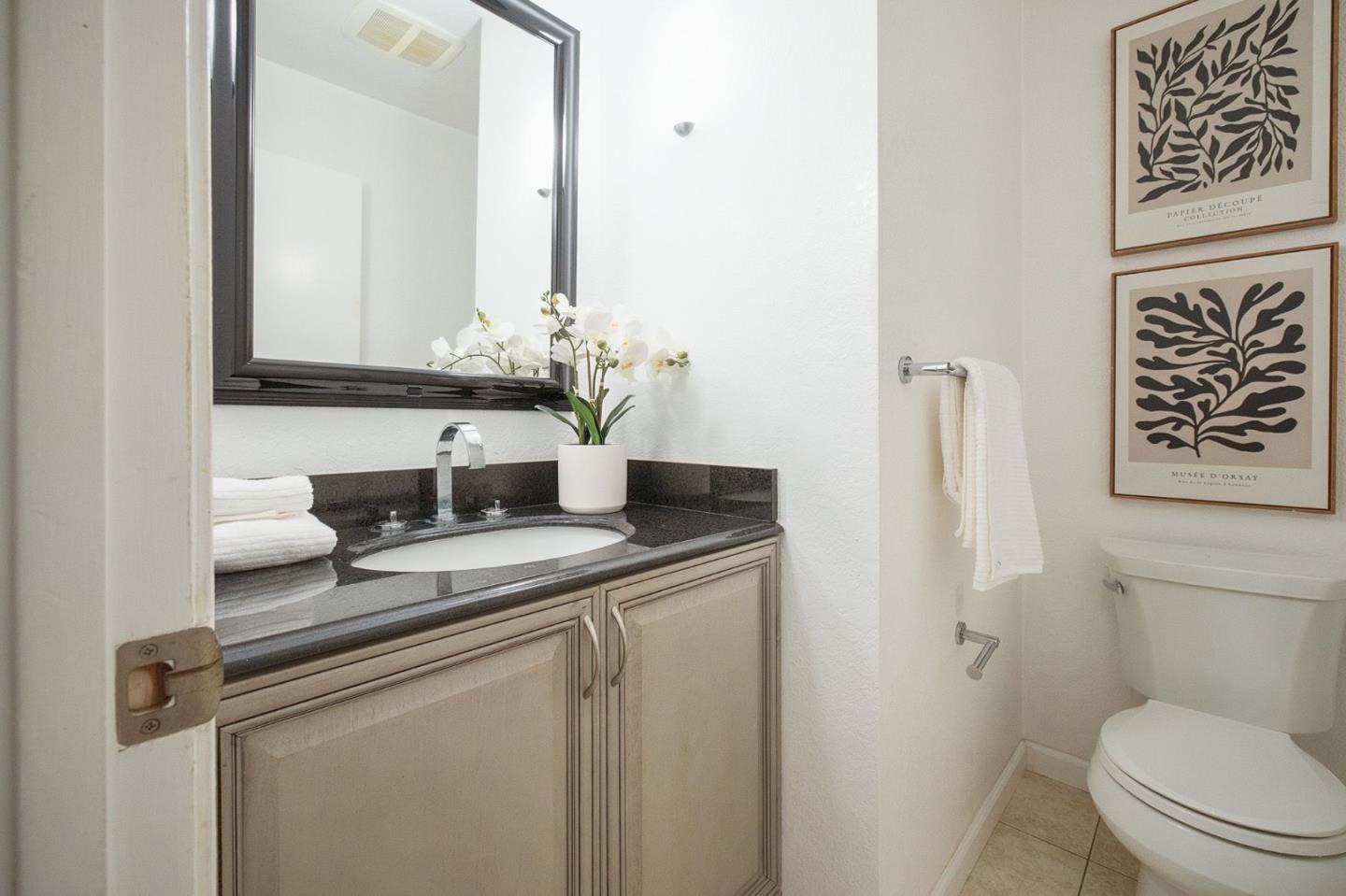 Detail Gallery Image 13 of 27 For 504 Ocean Ave #4,  Monterey,  CA 93940 - 2 Beds | 1/1 Baths