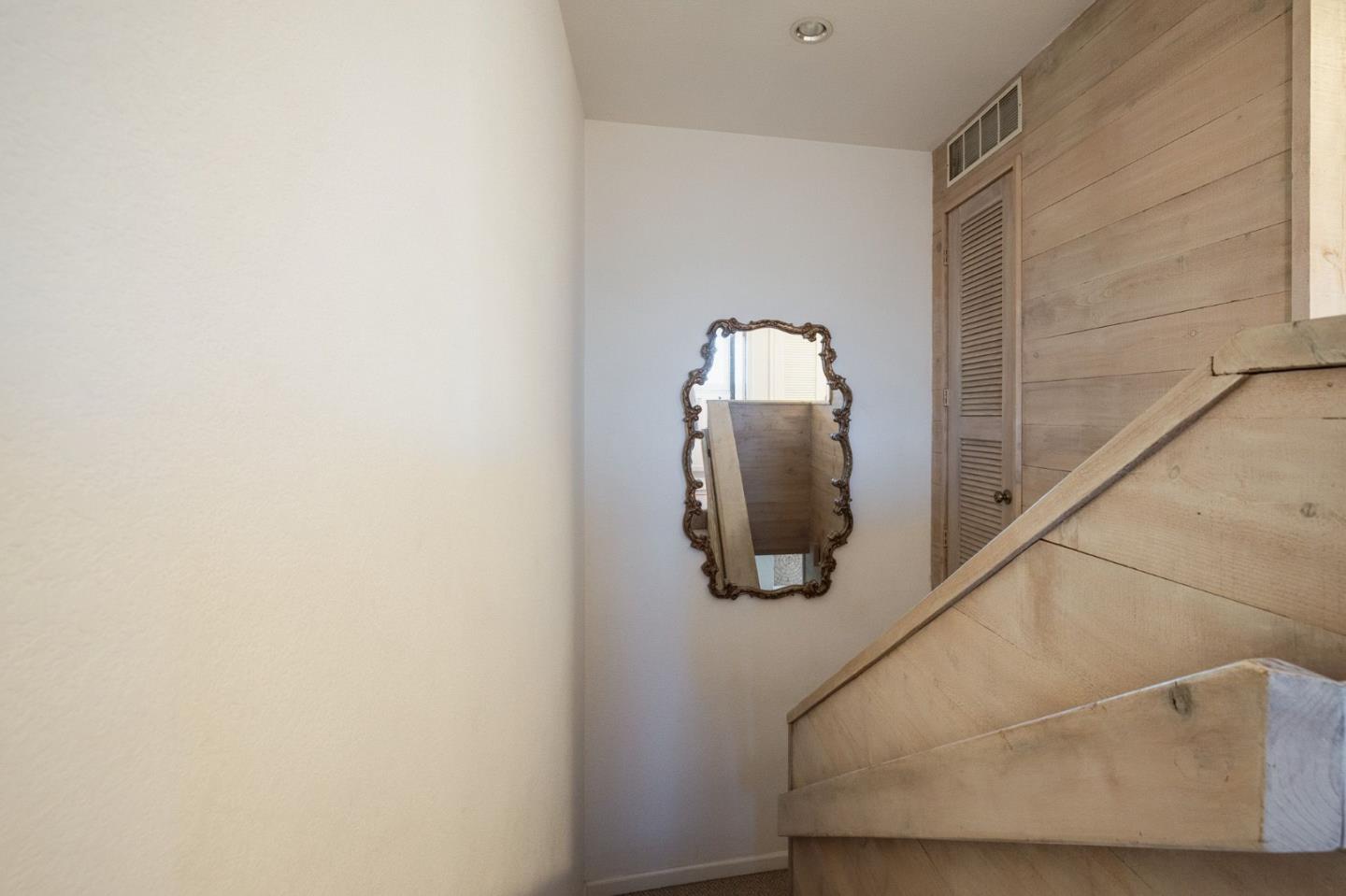 Detail Gallery Image 14 of 27 For 504 Ocean Ave #4,  Monterey,  CA 93940 - 2 Beds | 1/1 Baths