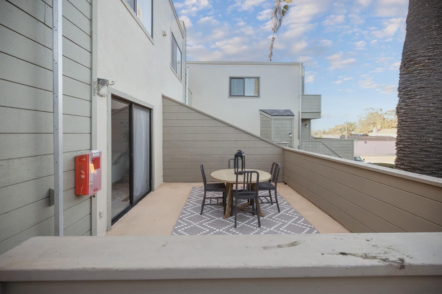 Detail Gallery Image 24 of 27 For 504 Ocean Ave #4,  Monterey,  CA 93940 - 2 Beds | 1/1 Baths