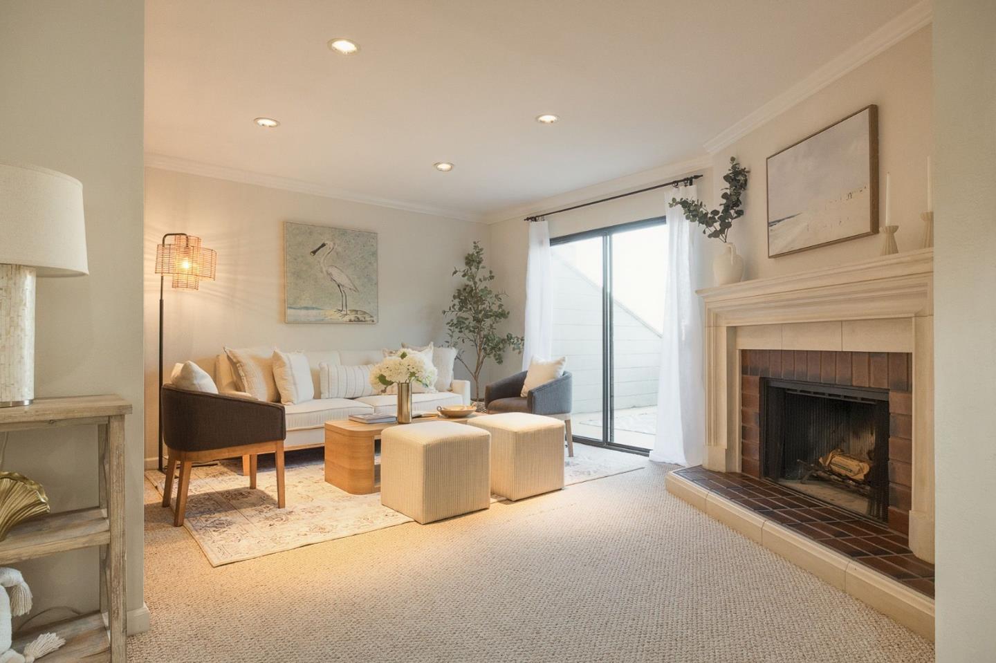 Detail Gallery Image 4 of 27 For 504 Ocean Ave #4,  Monterey,  CA 93940 - 2 Beds | 1/1 Baths