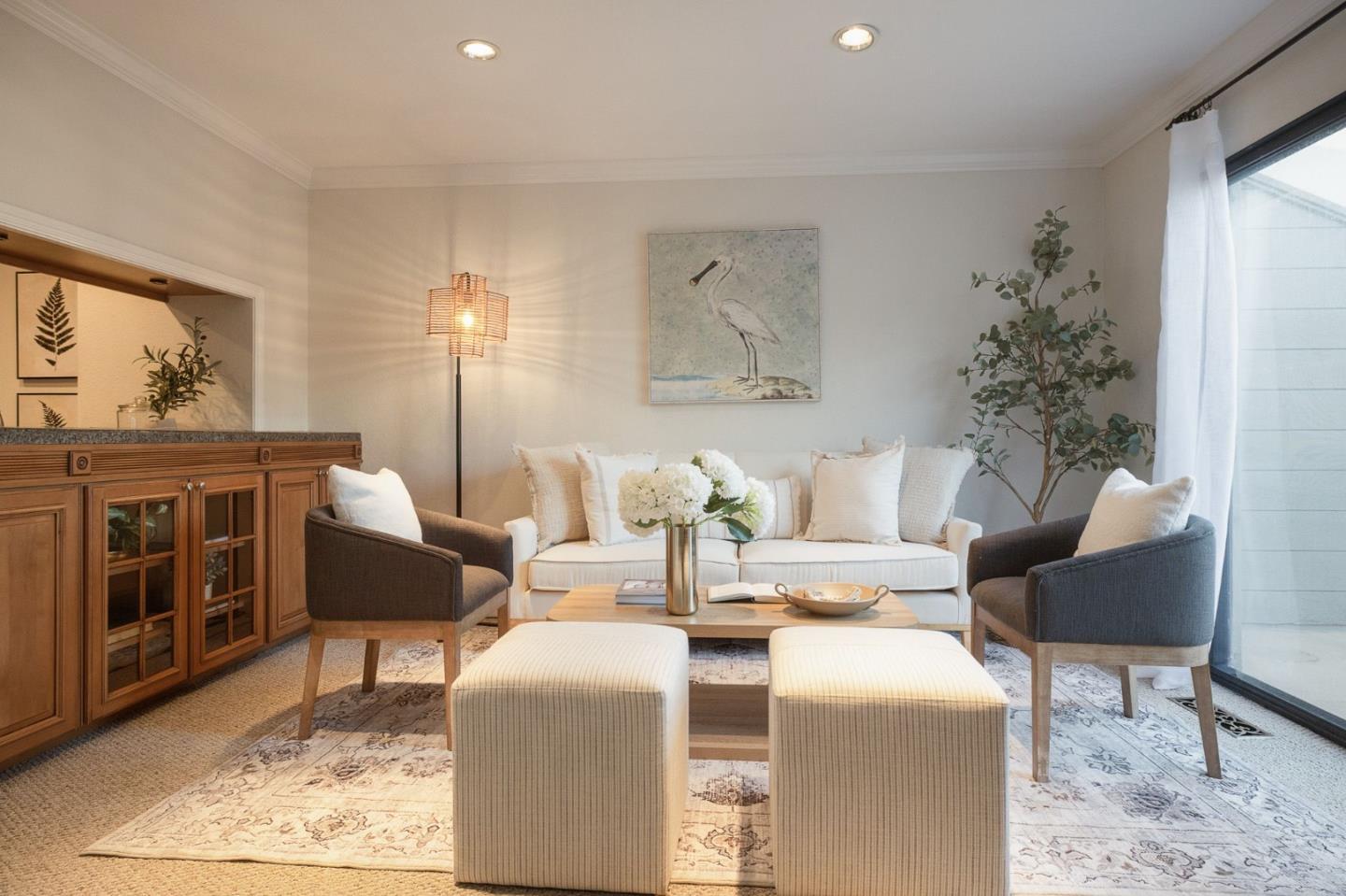 Detail Gallery Image 5 of 27 For 504 Ocean Ave #4,  Monterey,  CA 93940 - 2 Beds | 1/1 Baths