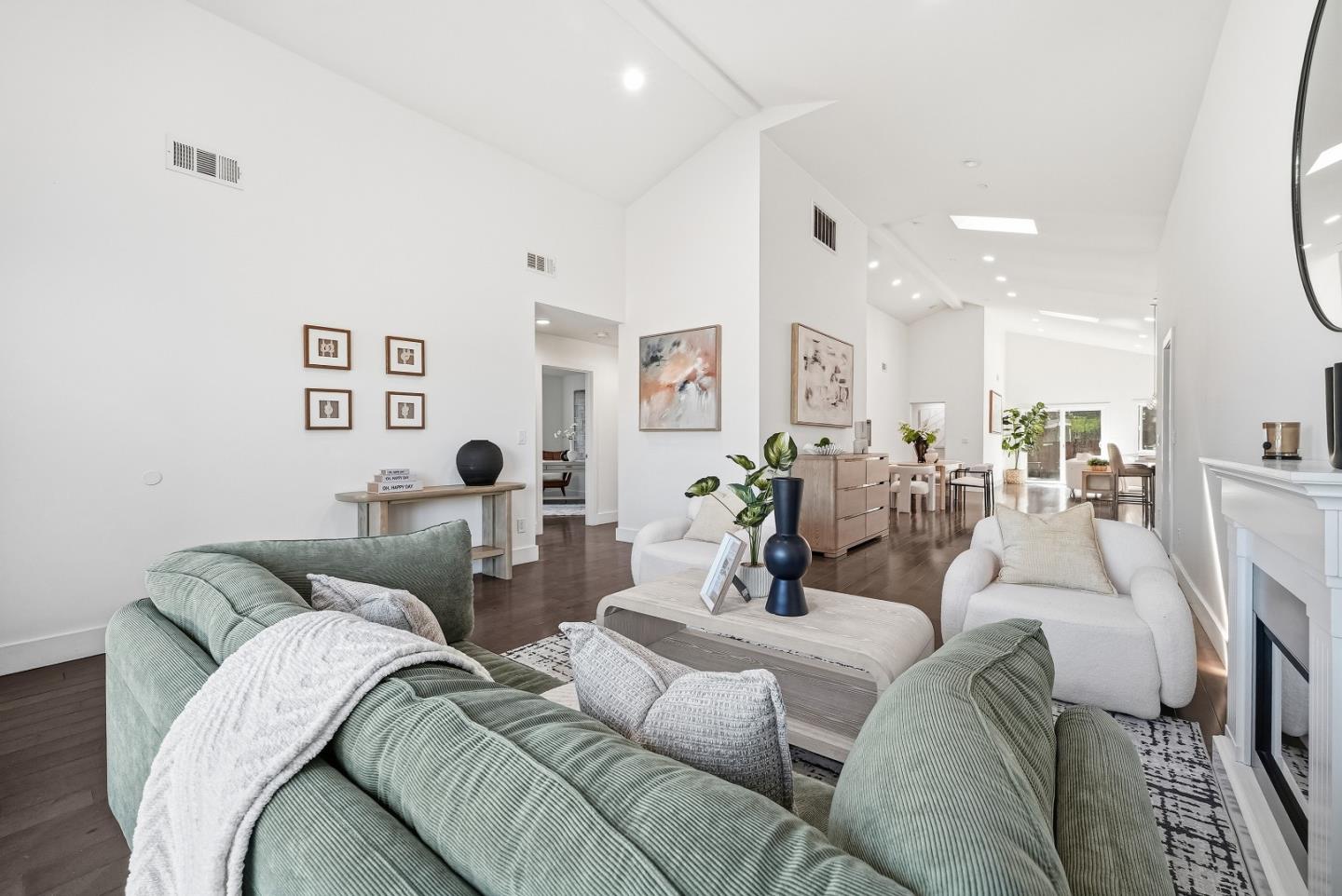 Detail Gallery Image 2 of 39 For 3992 Casanova Dr, San Mateo,  CA 94403 - 4 Beds | 2/1 Baths