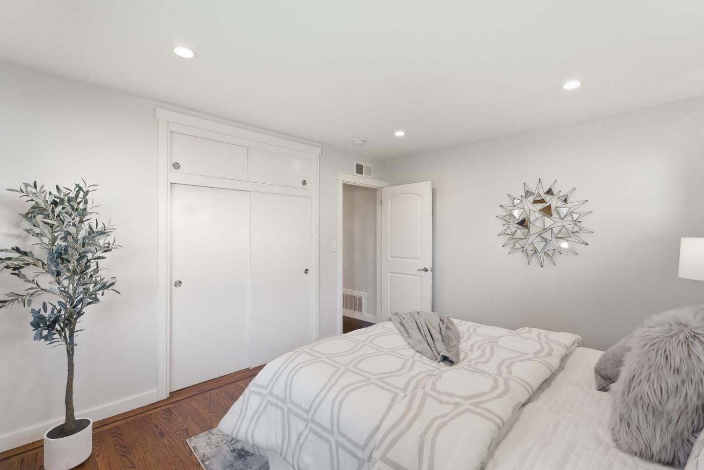 Detail Gallery Image 11 of 20 For 323 Myrtle St, Redwood City,  CA 94062 - 3 Beds | 2 Baths