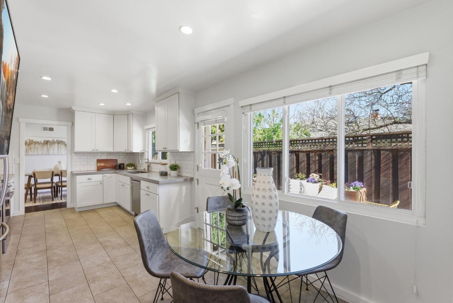 Detail Gallery Image 12 of 20 For 323 Myrtle St, Redwood City,  CA 94062 - 3 Beds | 2 Baths