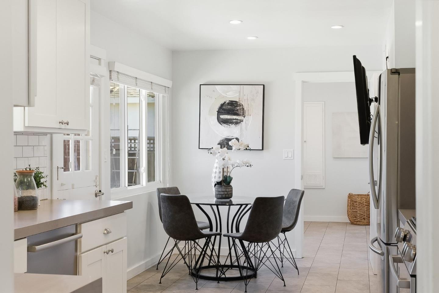 Detail Gallery Image 13 of 20 For 323 Myrtle St, Redwood City,  CA 94062 - 3 Beds | 2 Baths