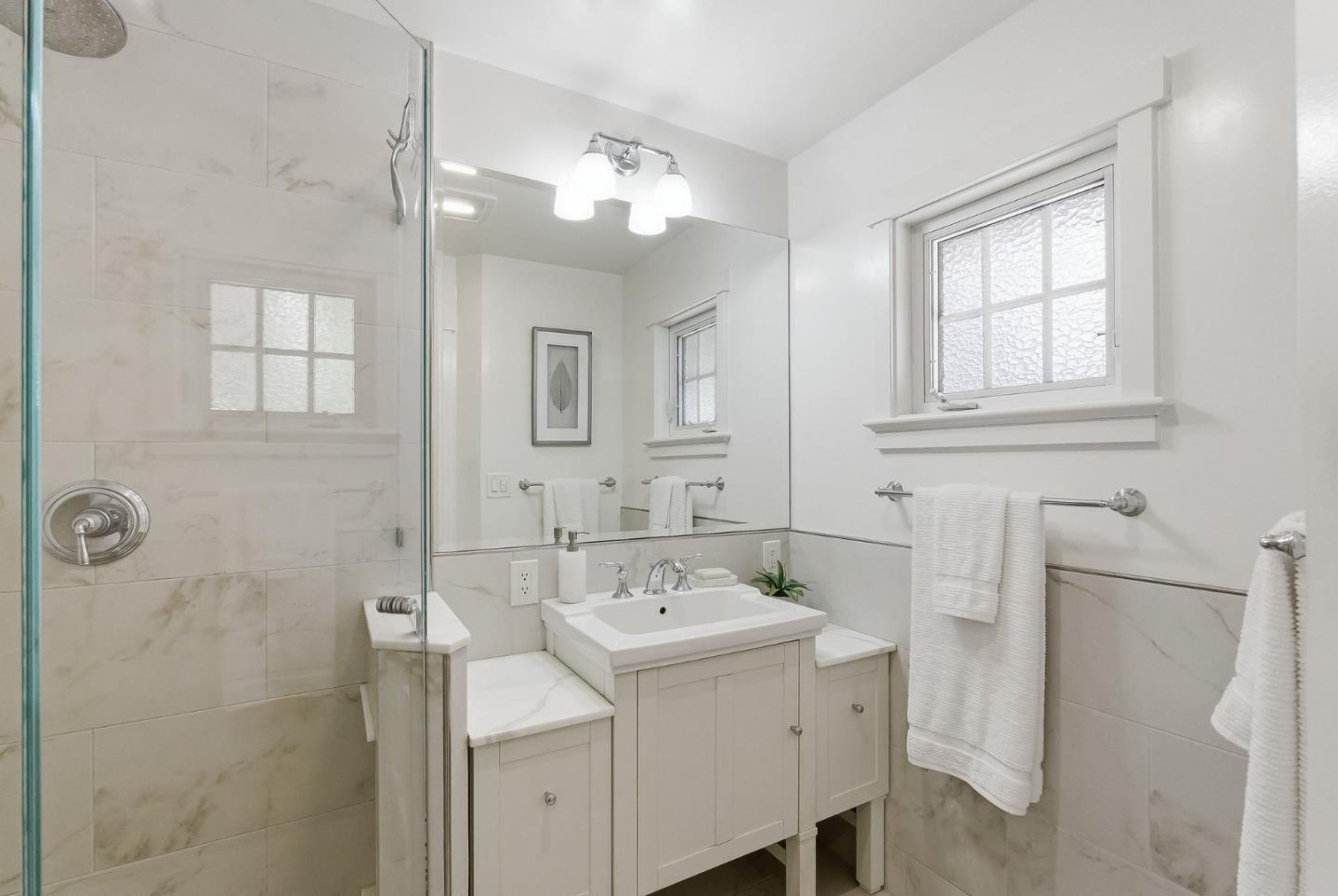 Detail Gallery Image 14 of 20 For 323 Myrtle St, Redwood City,  CA 94062 - 3 Beds | 2 Baths