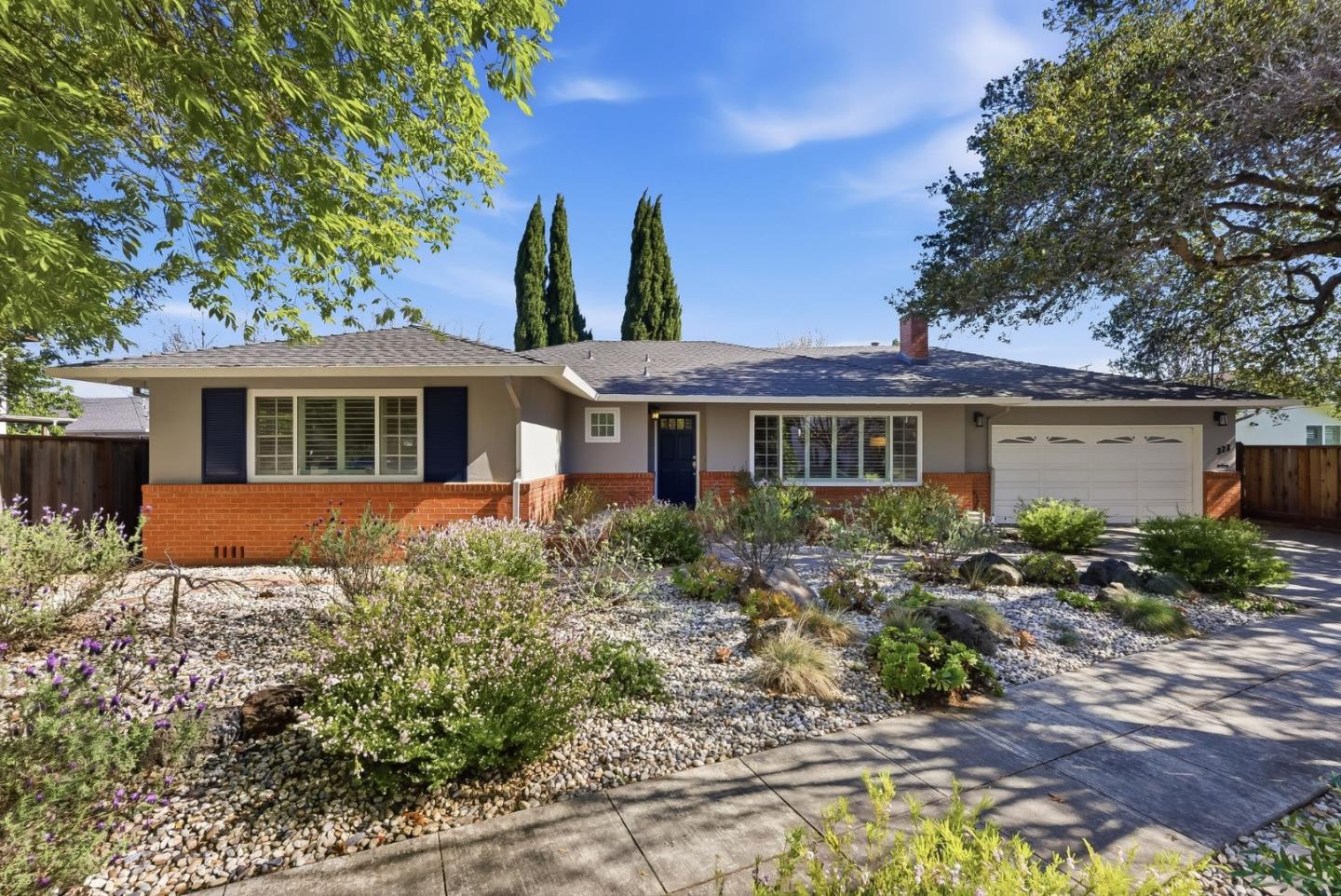 Detail Gallery Image 2 of 20 For 323 Myrtle St, Redwood City,  CA 94062 - 3 Beds | 2 Baths