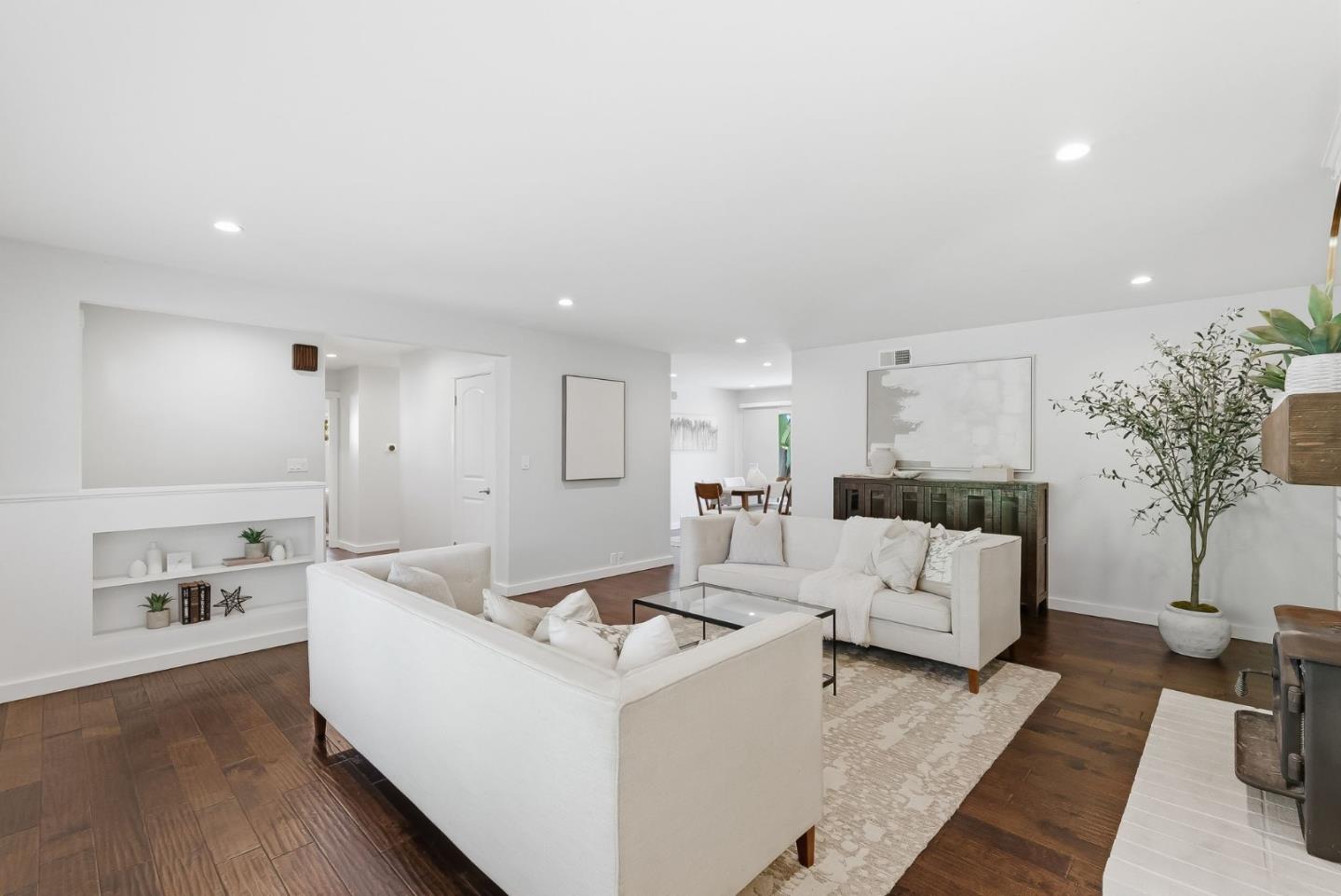 Detail Gallery Image 4 of 20 For 323 Myrtle St, Redwood City,  CA 94062 - 3 Beds | 2 Baths