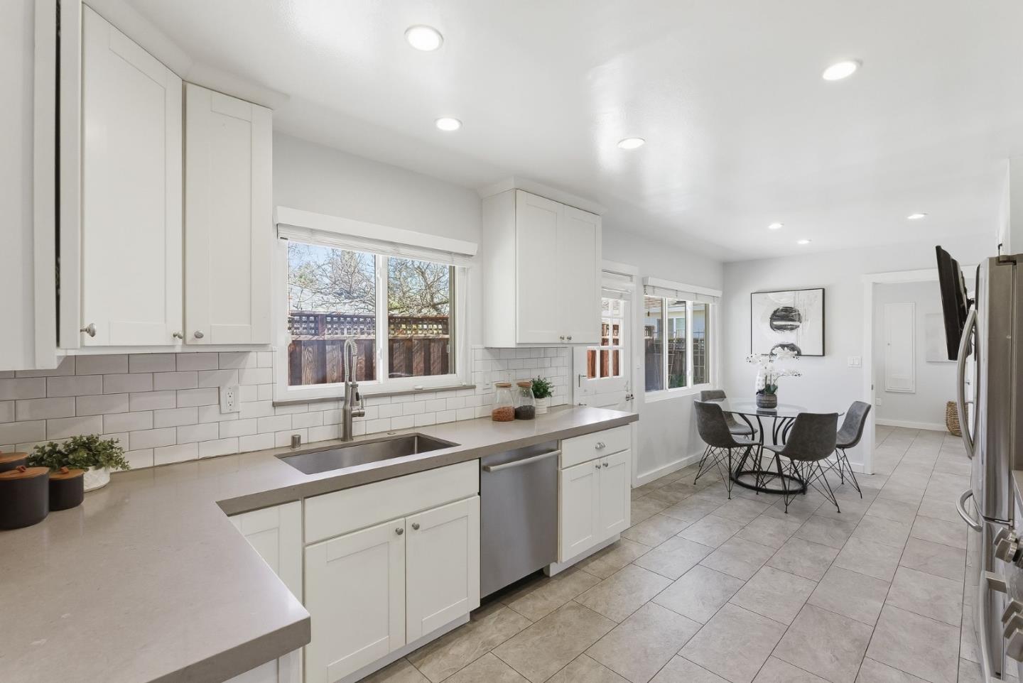 Detail Gallery Image 7 of 20 For 323 Myrtle St, Redwood City,  CA 94062 - 3 Beds | 2 Baths