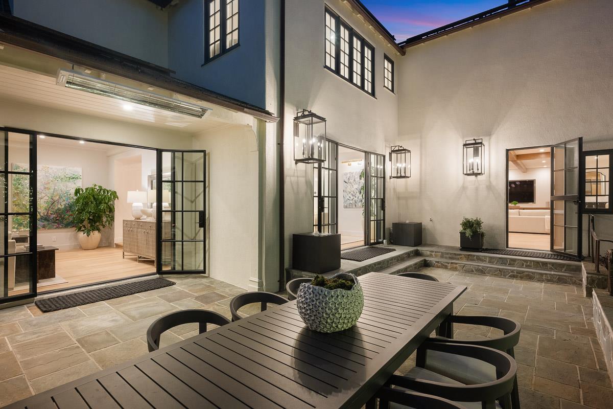 Detail Gallery Image 12 of 54 For 729 Chiltern Rd, Hillsborough,  CA 94010 - 5 Beds | 7/1 Baths